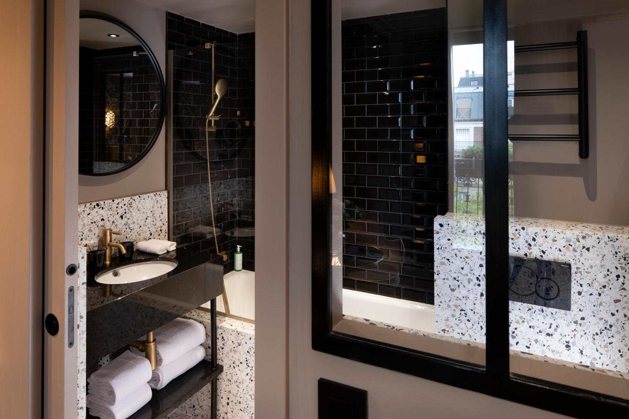 Deluxe Room Eiffel Tower View
