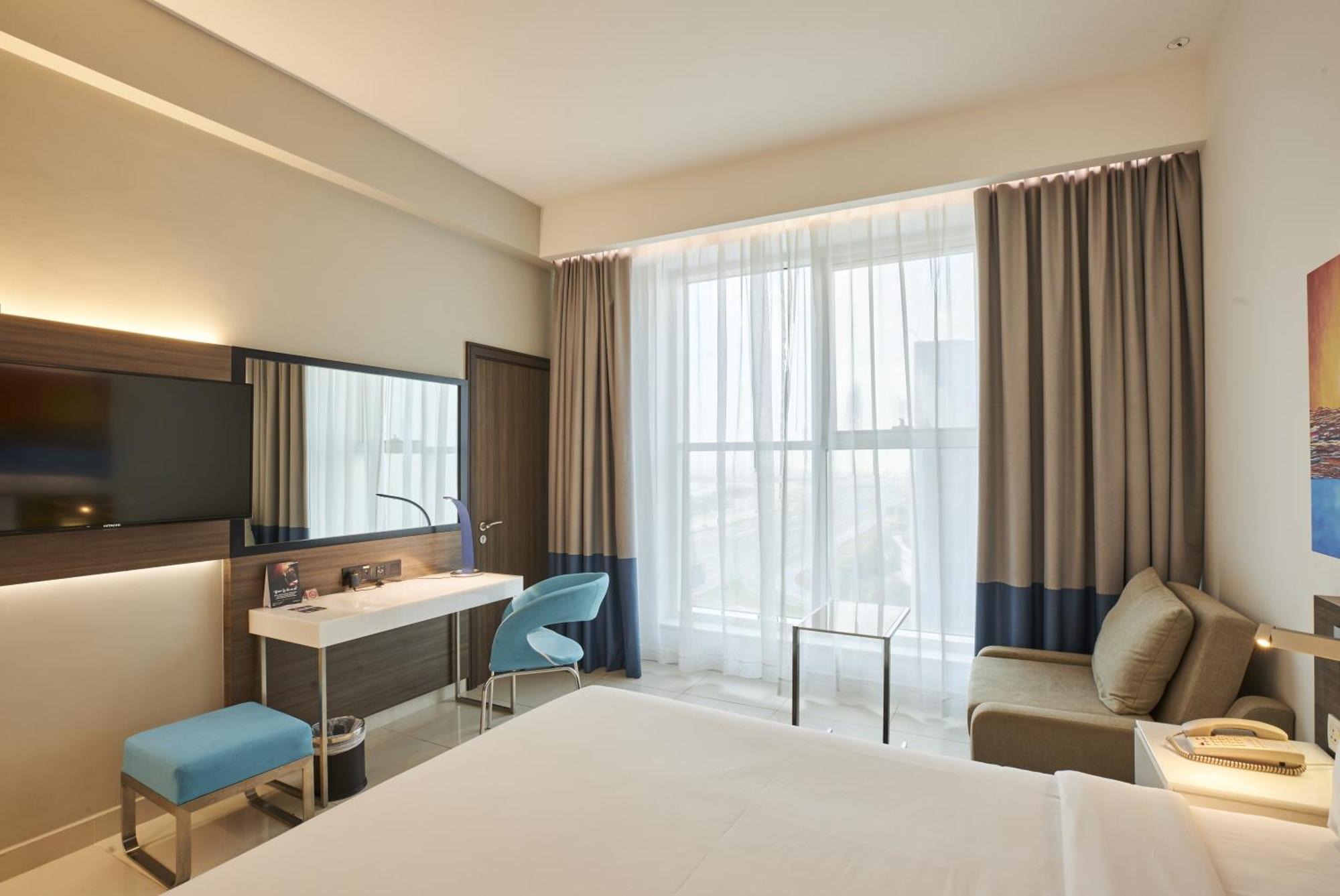 Family Inter-connecting Room includes Food & Beverage excluding room dinning