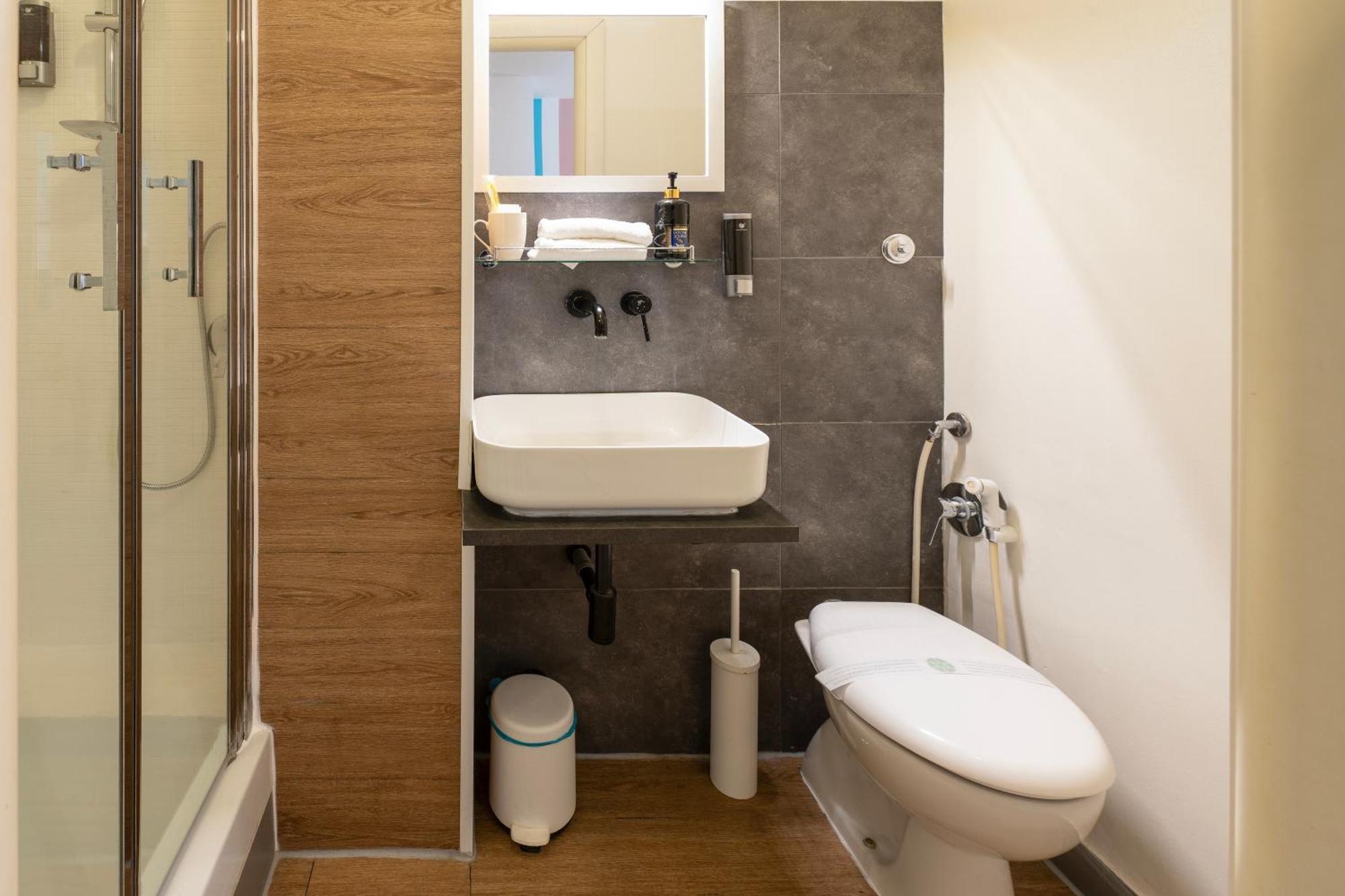 Double Room Private Bathroom