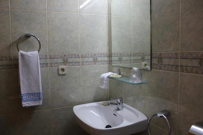 Family Room,1756423077:JPEG