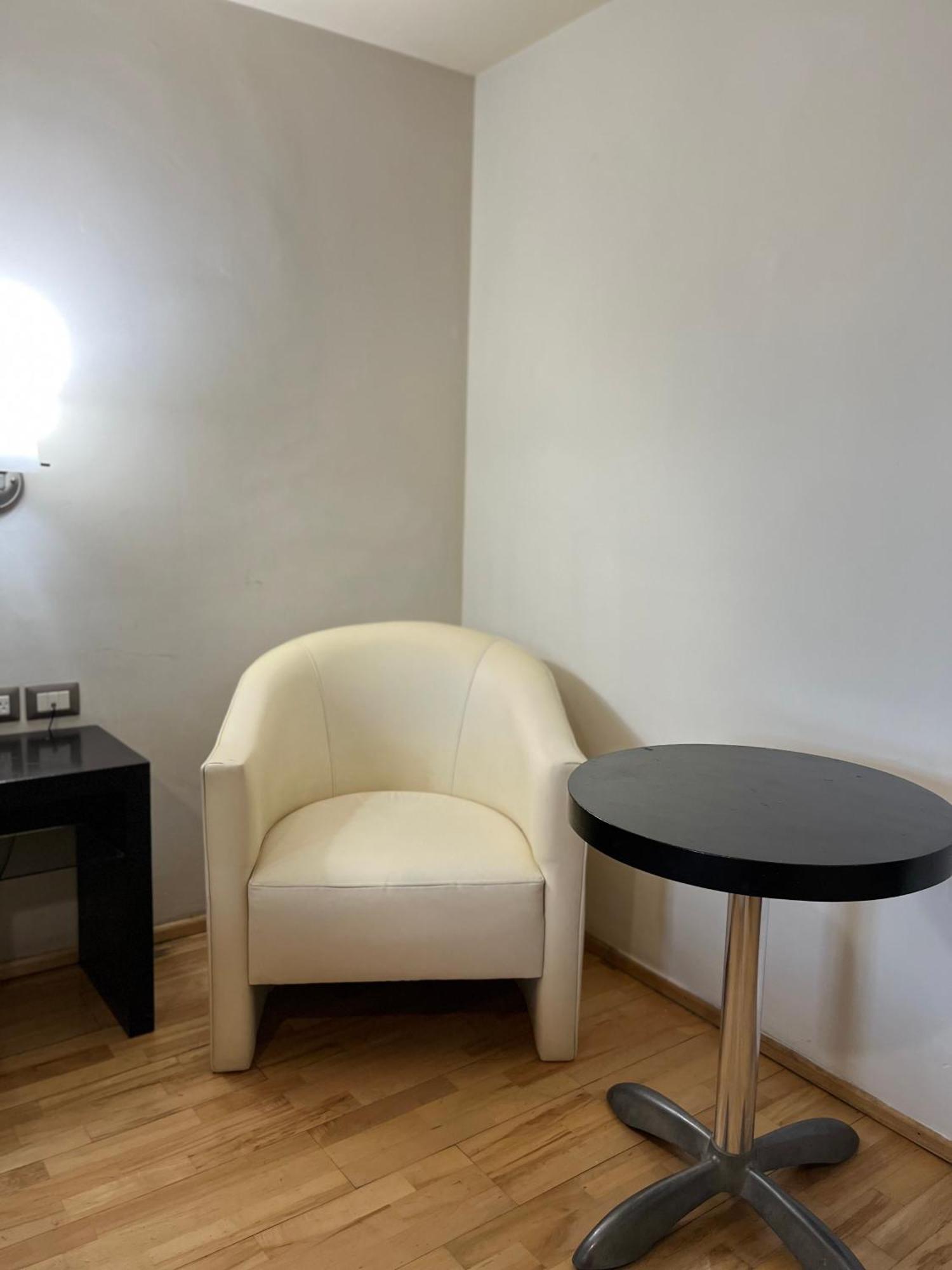 Standard Zimmer mit Kingsize-Bett