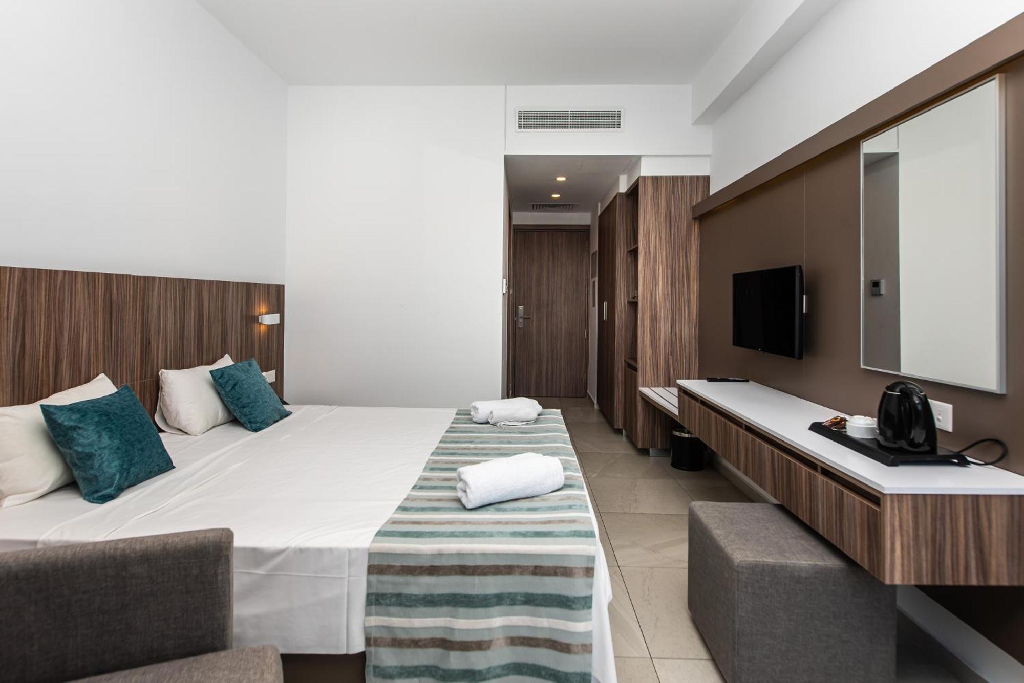 Double or Twin Room Pool View