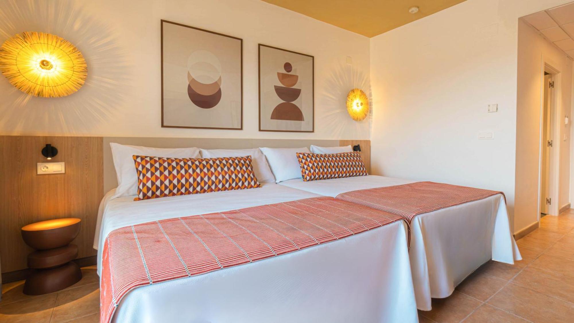 Chambre Triple (2 Adultes & 1 Enfant)