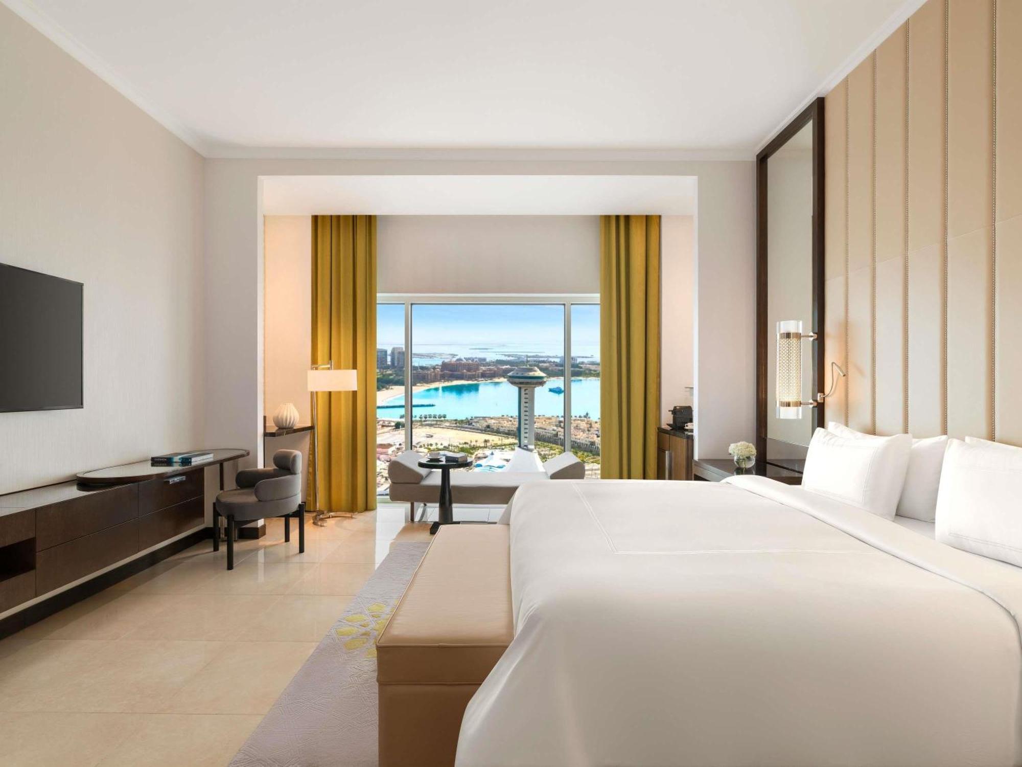 Deluxe Room Corniche View