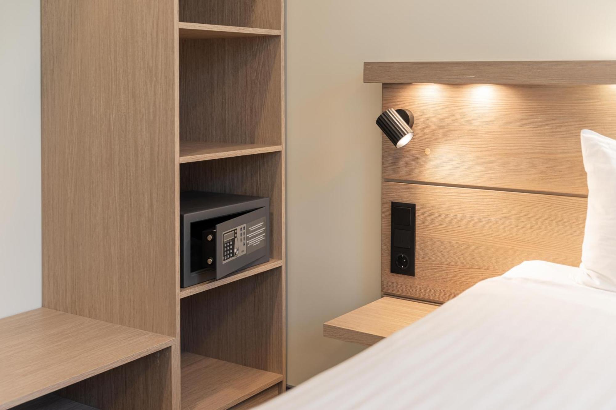 Modern Single Room,1758285598:JPEG