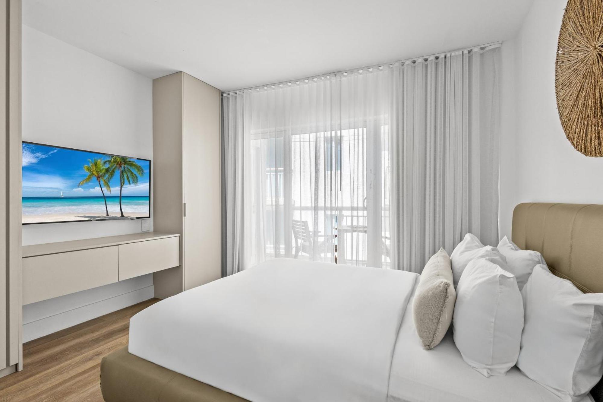 TWO BEDROOM BALCONY