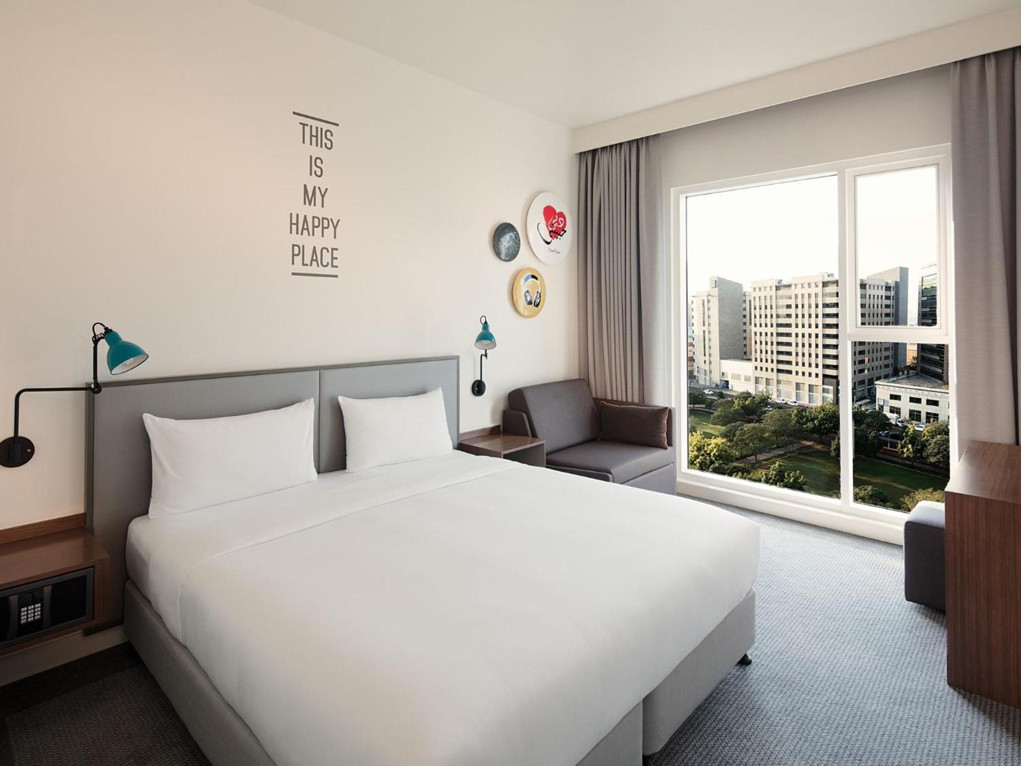 Rover Room – Easy Access To Sheikh Zayed Road & Bur Dubai