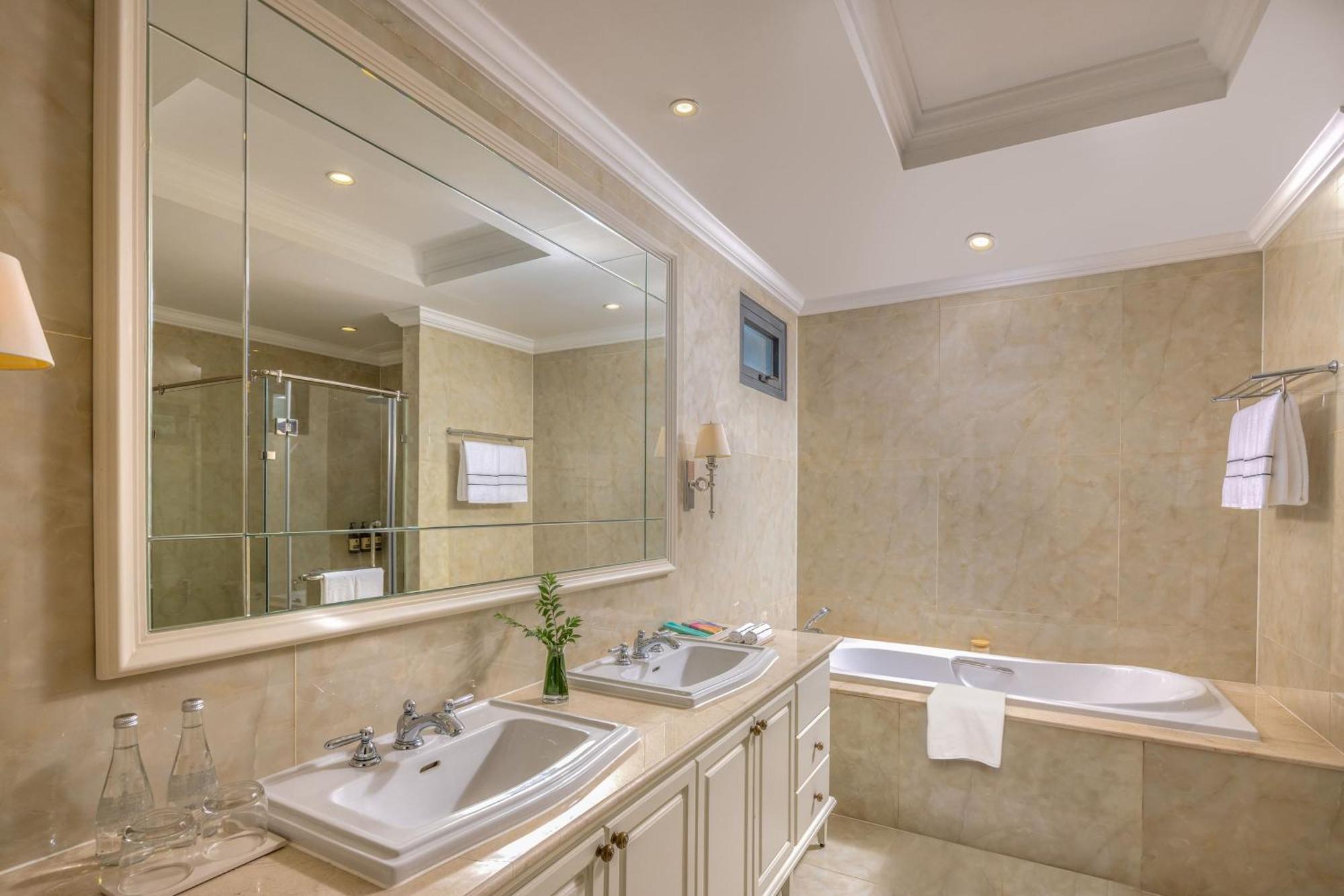 Three-Bedroom Villa with Lake View and Private Pool,1758603297:JPEG