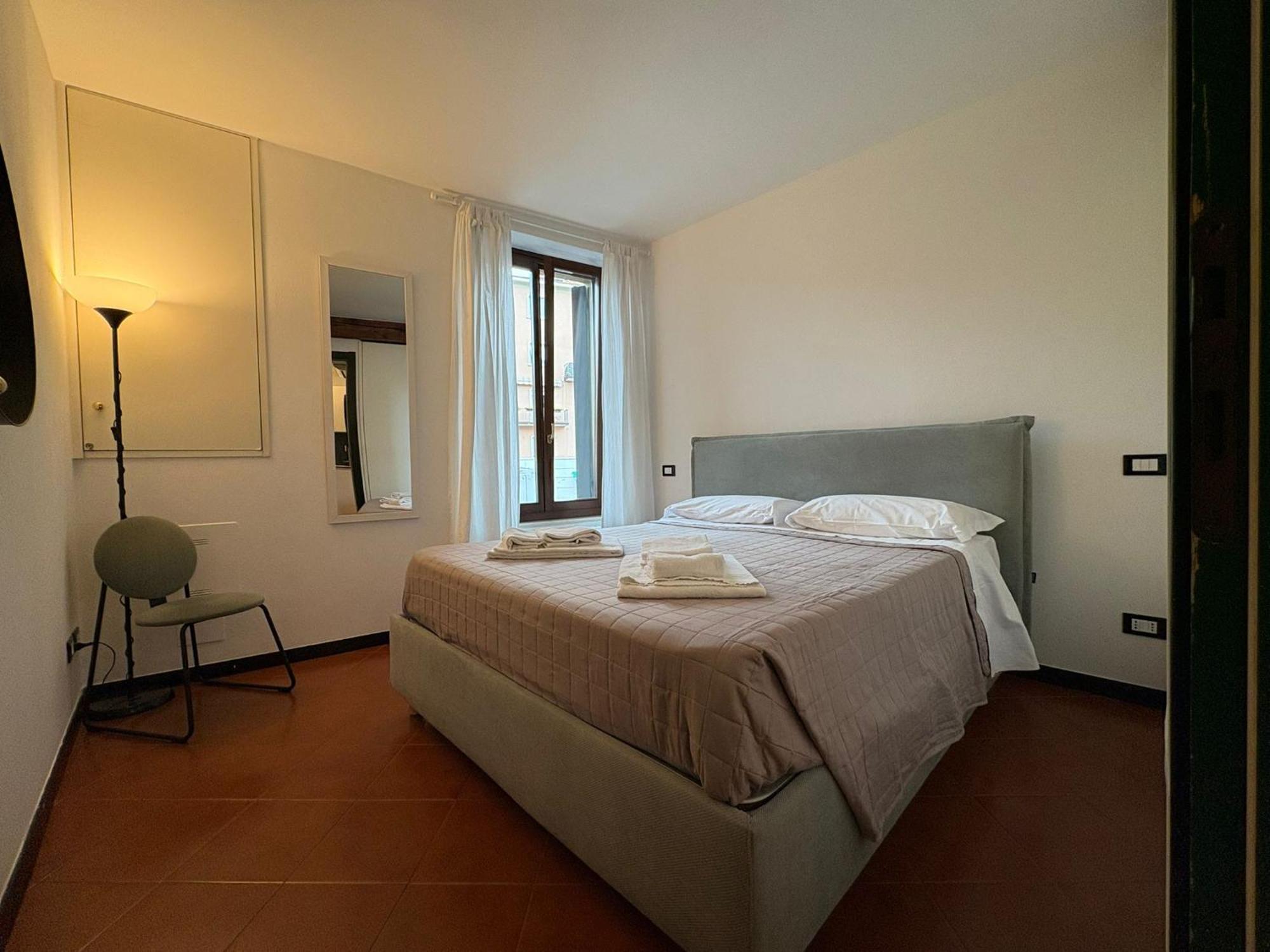 One-Bedroom Apartment Balcony City View