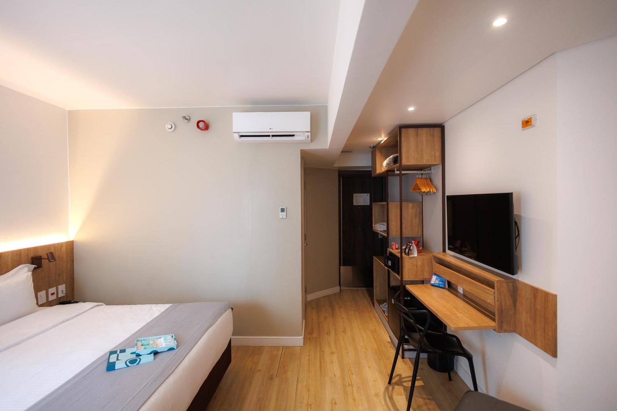 Premium Queen Room Non-Smoking