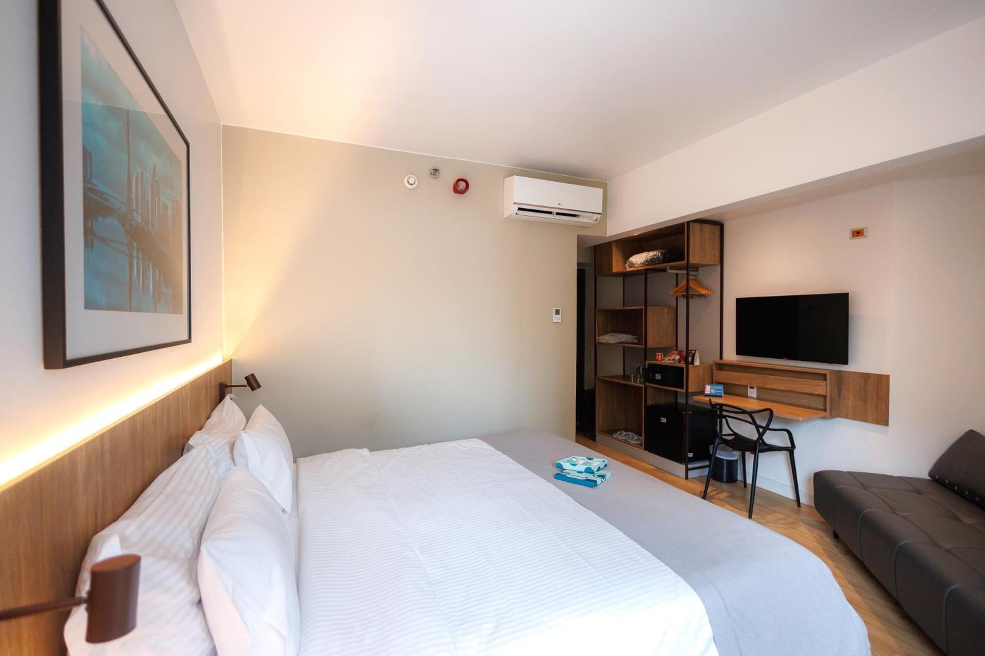 Premium Queen Room Non-Smoking
