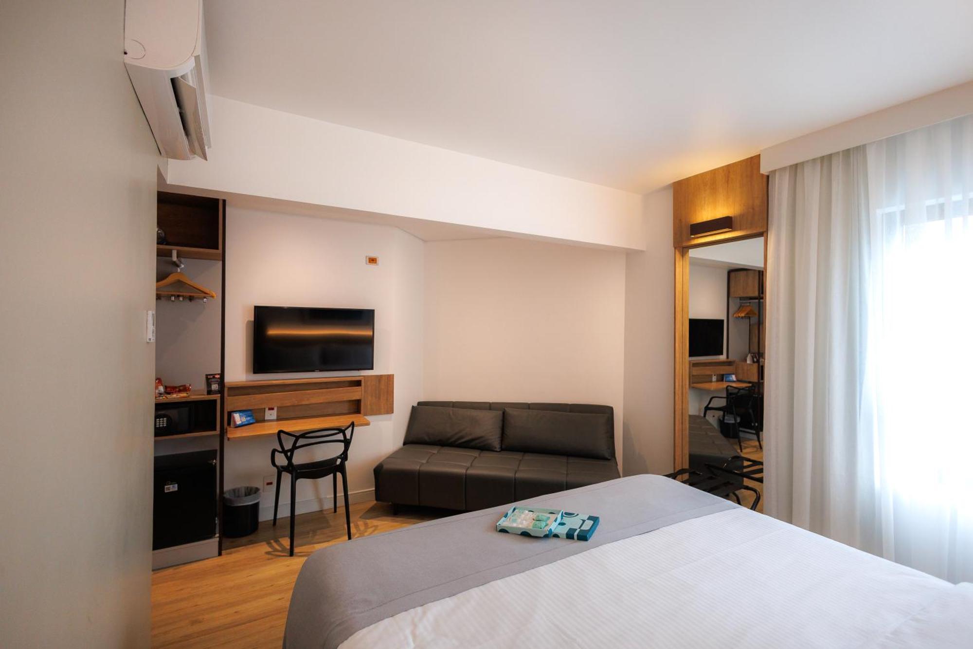 Premium Queen Room Non-Smoking