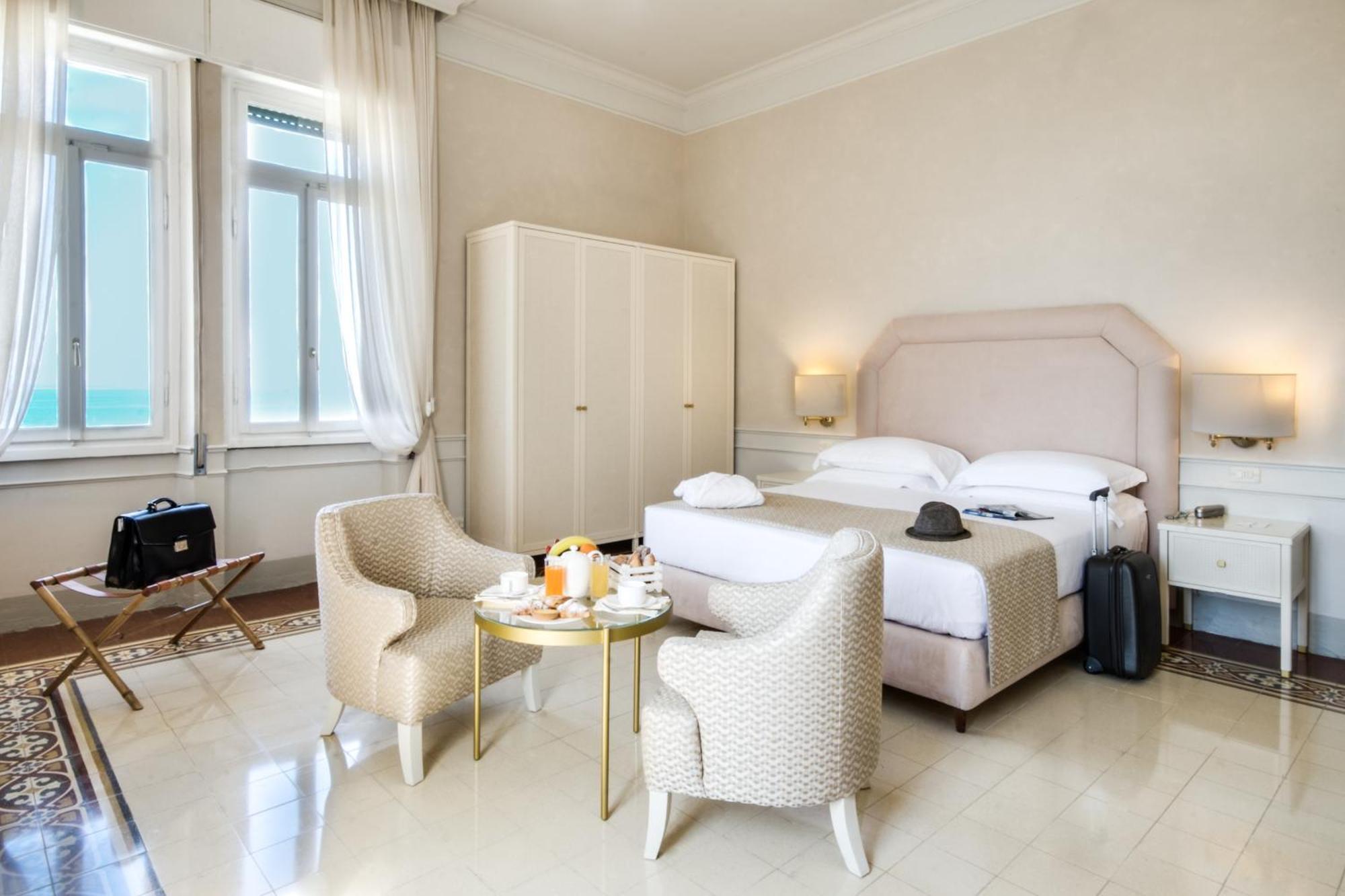 Triple Room with Partial Sea View