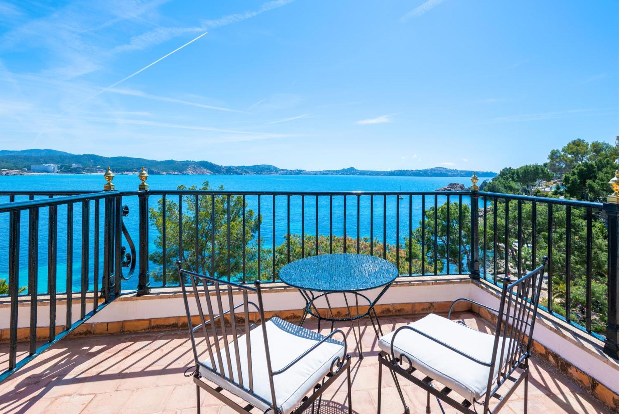 Superior Double or Twin Room Seafront View Balcony