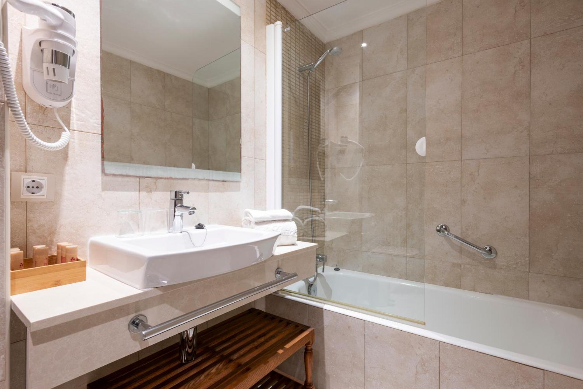 Double or Twin Room Seafront View Balcony