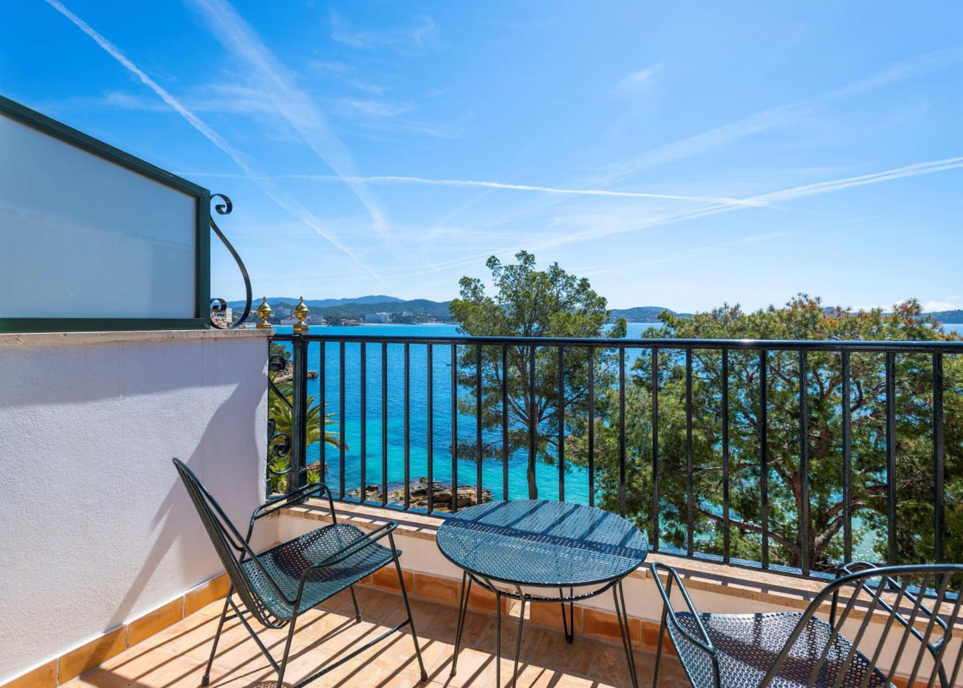 Double or Twin Room Seafront View Balcony