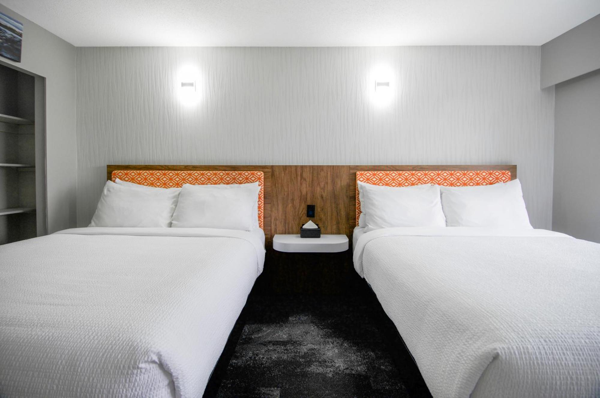 One-Bedroom Suite Two Queen Beds Non-Smoking
