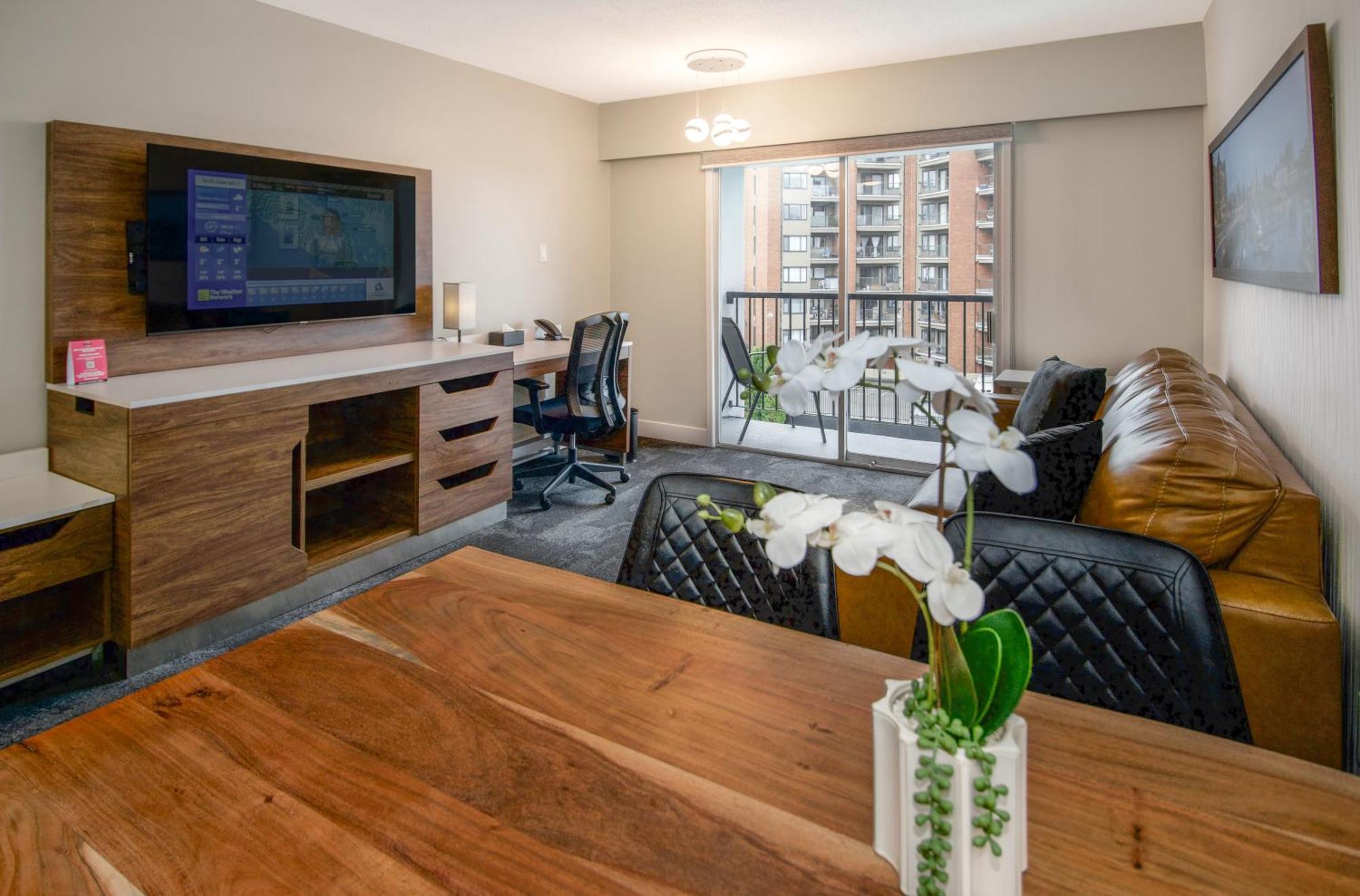One-Bedroom Suite Two Queen Beds Non-Smoking