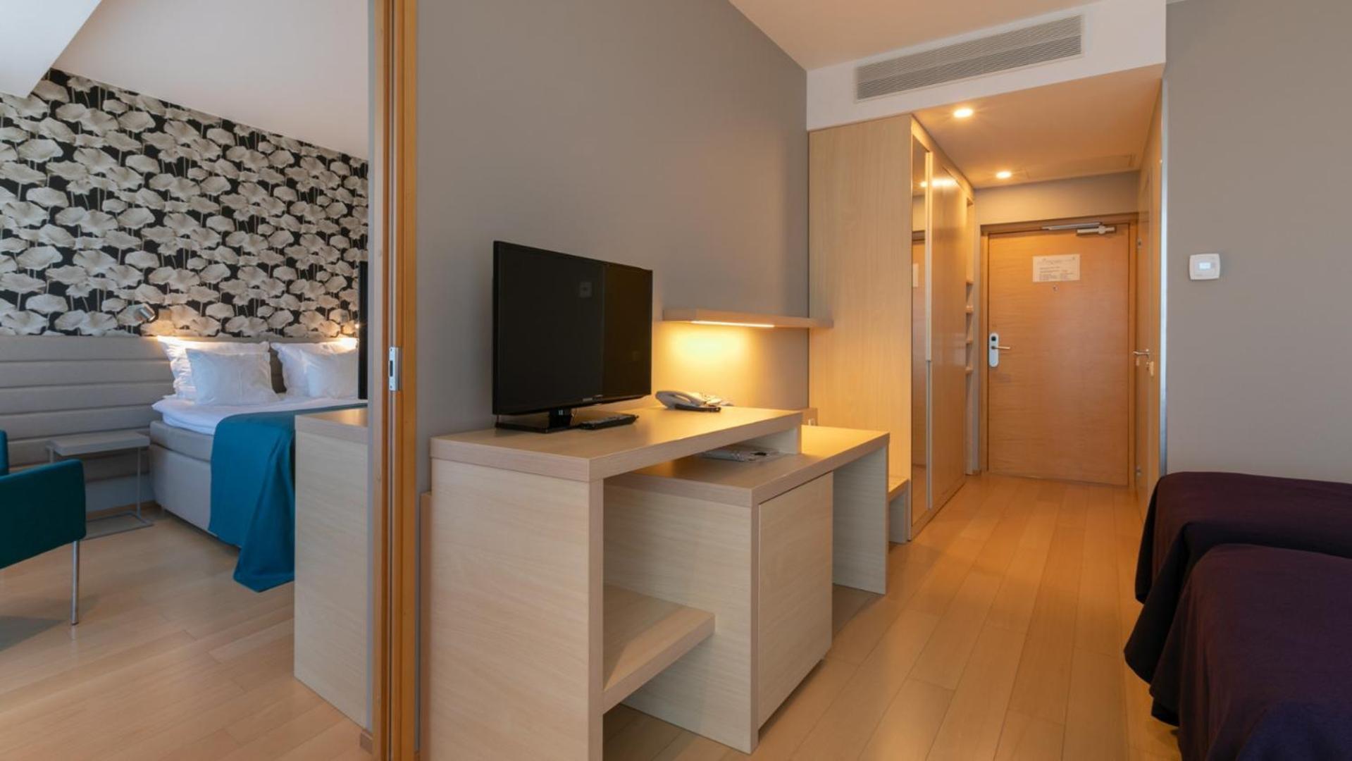 Family Room Spa Access