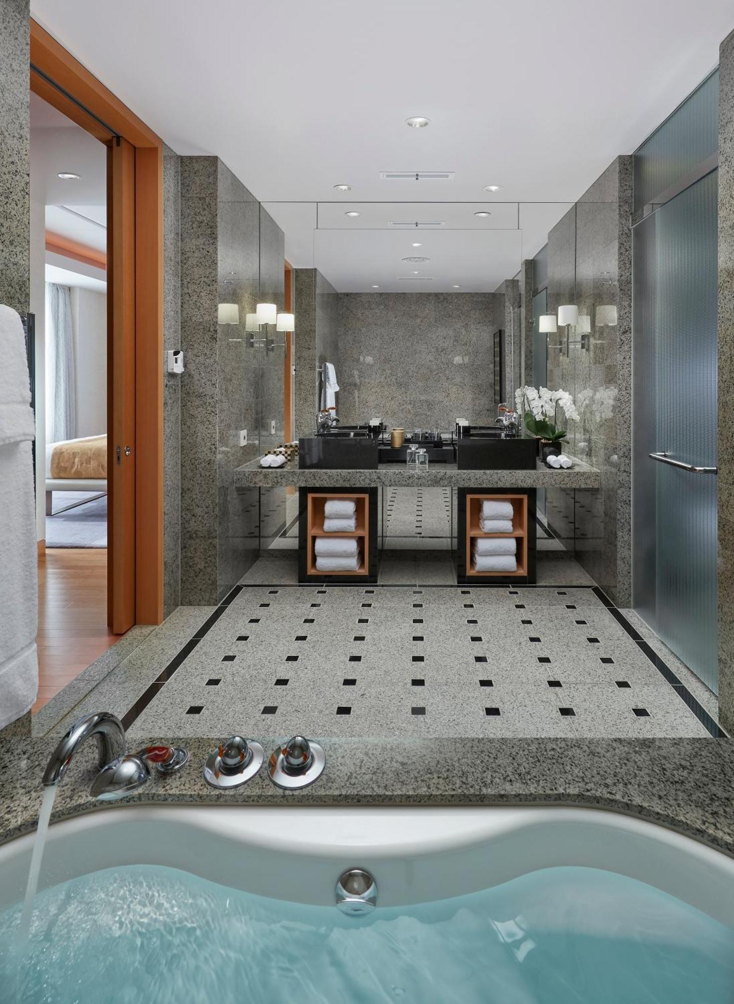 Premier King Suite