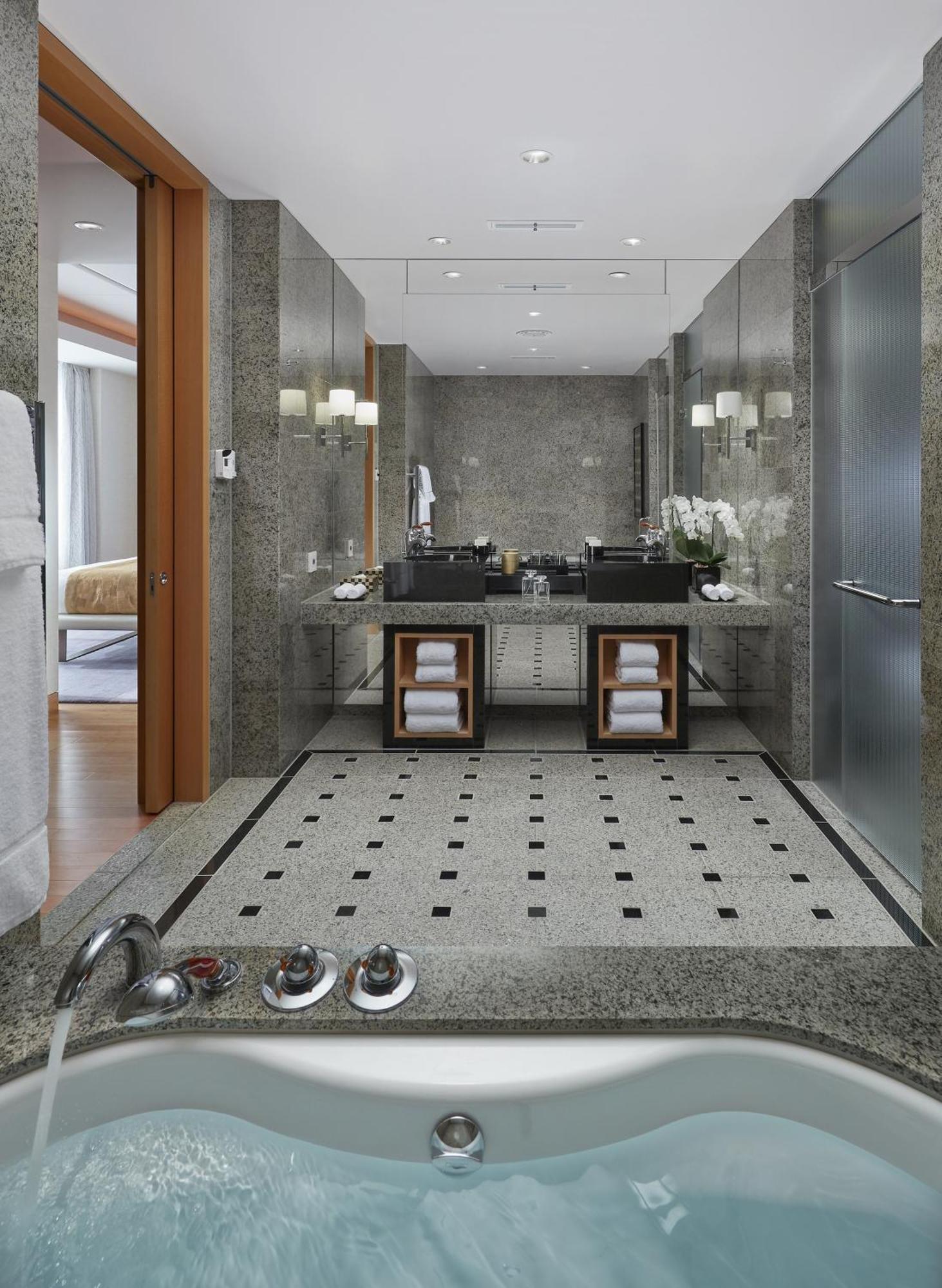 Premier King Suite