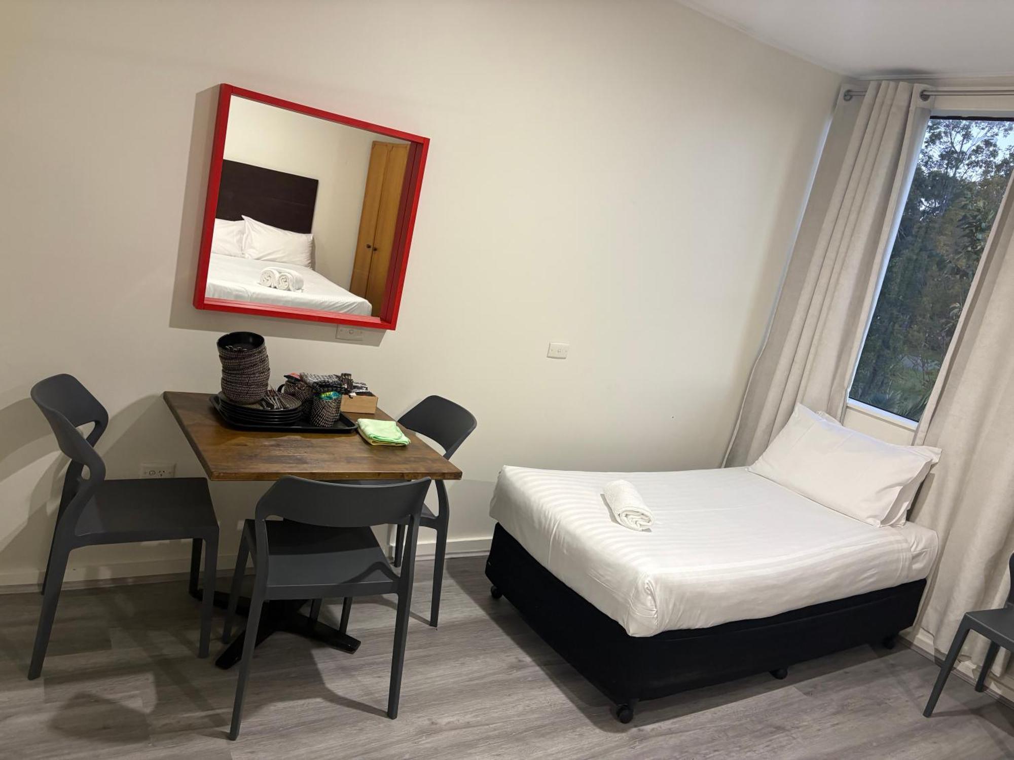 Family Room with 1 Queen Bed and 3 Single Beds,1765321431:JPEG