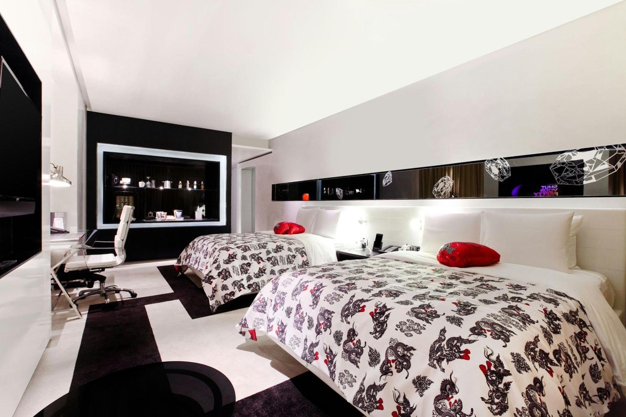 Premier Corner Queen Room Two Queen Beds