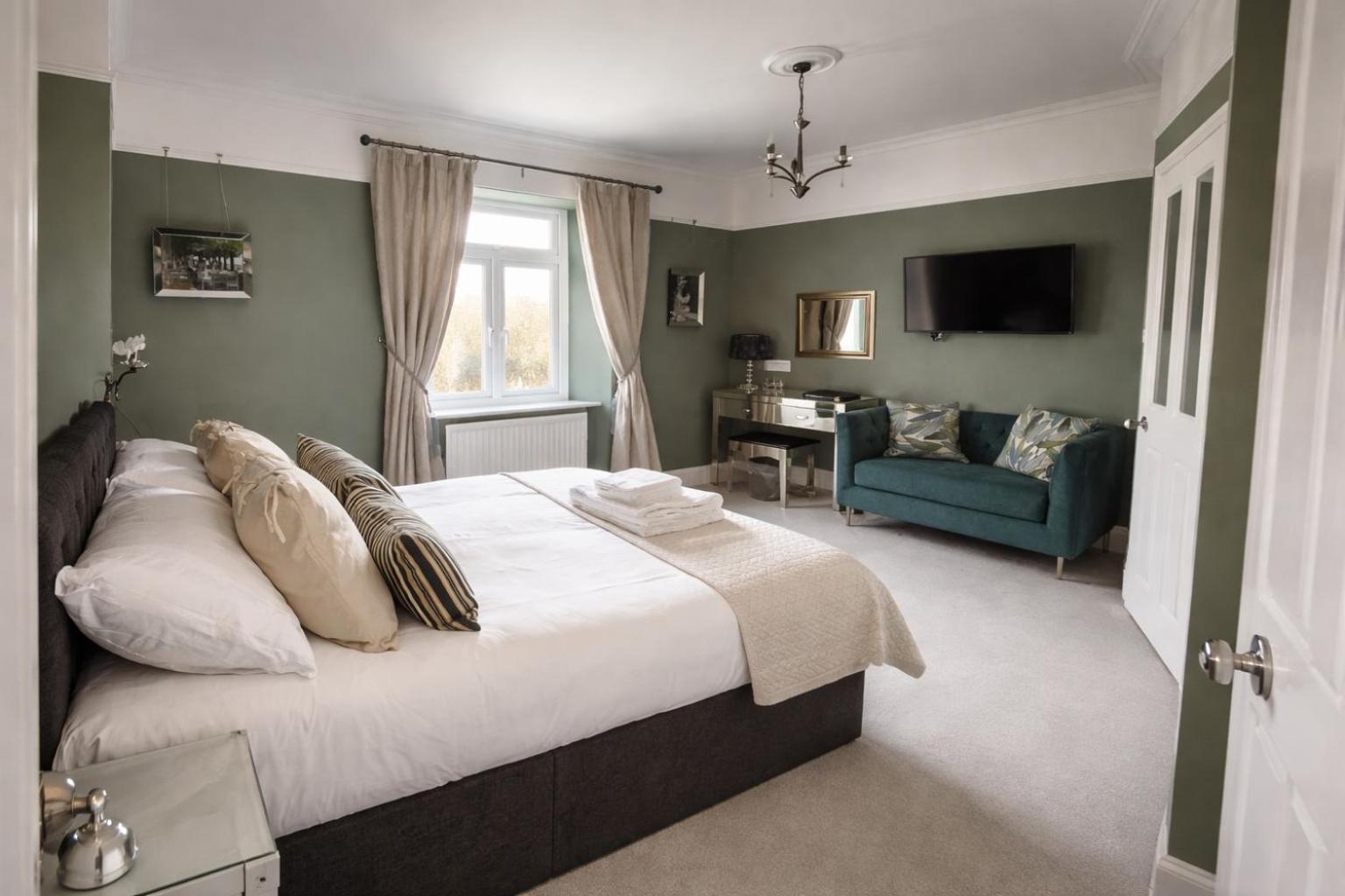 Superior King Room