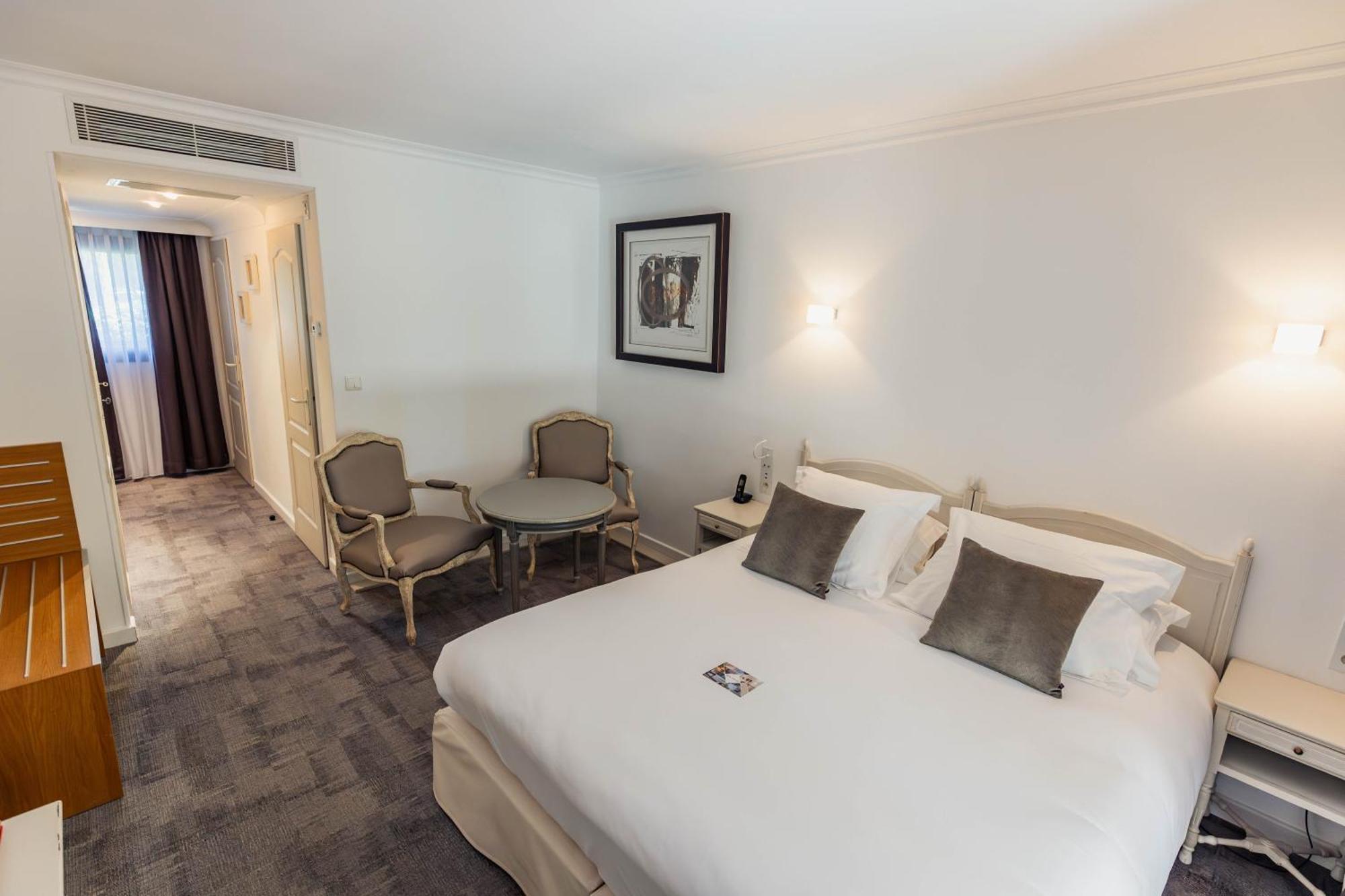 Superior Double Room Bath