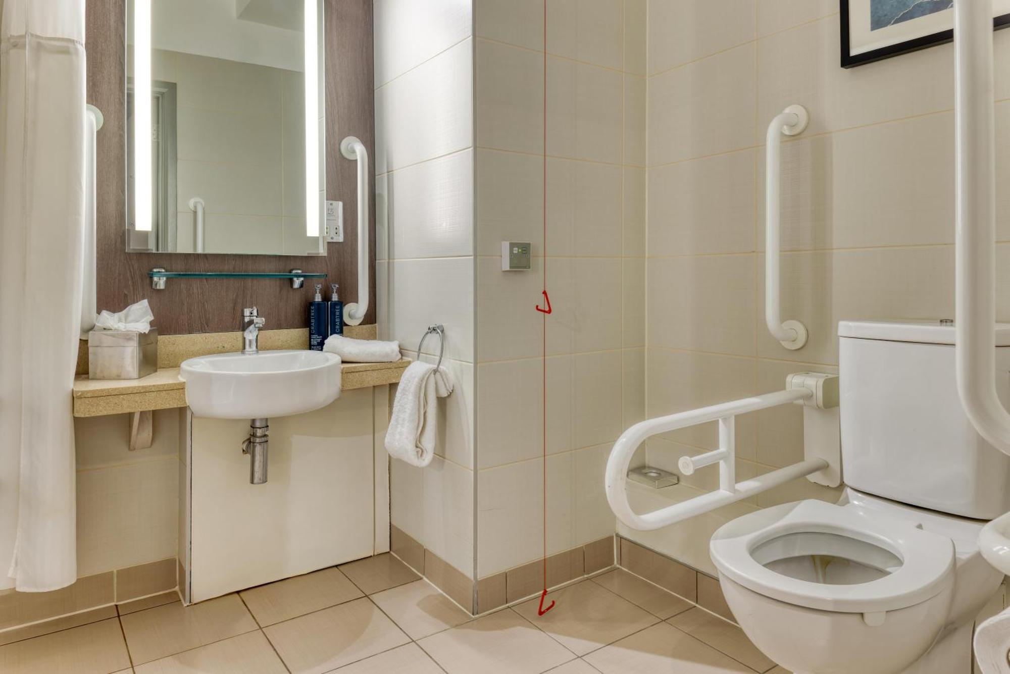 Chambre Lit Queen-Size - pour Personnes à Mobilité Réduite