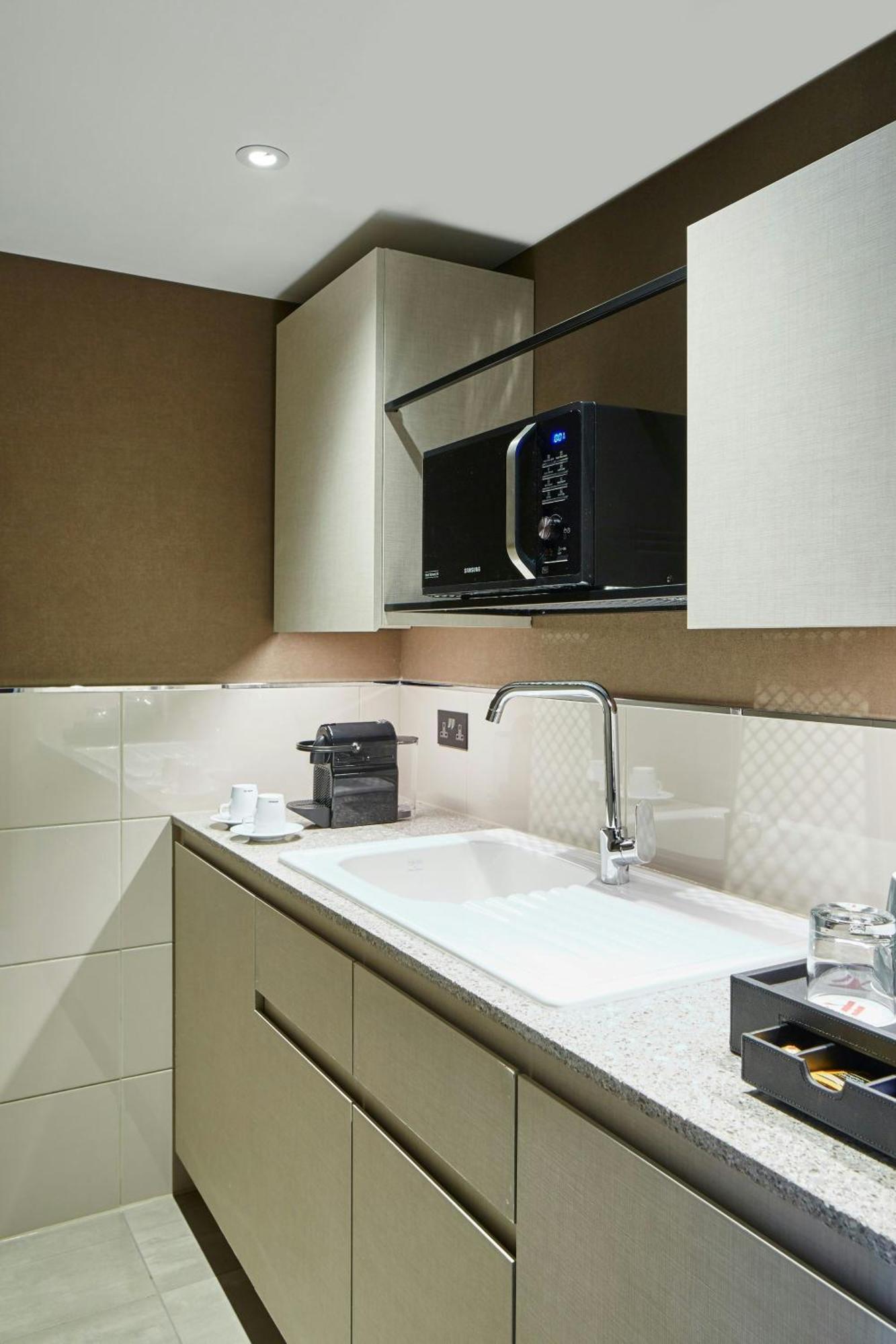 Suite de Canto com 1 Quarto, Terraço e Acesso ao Club Lounge M