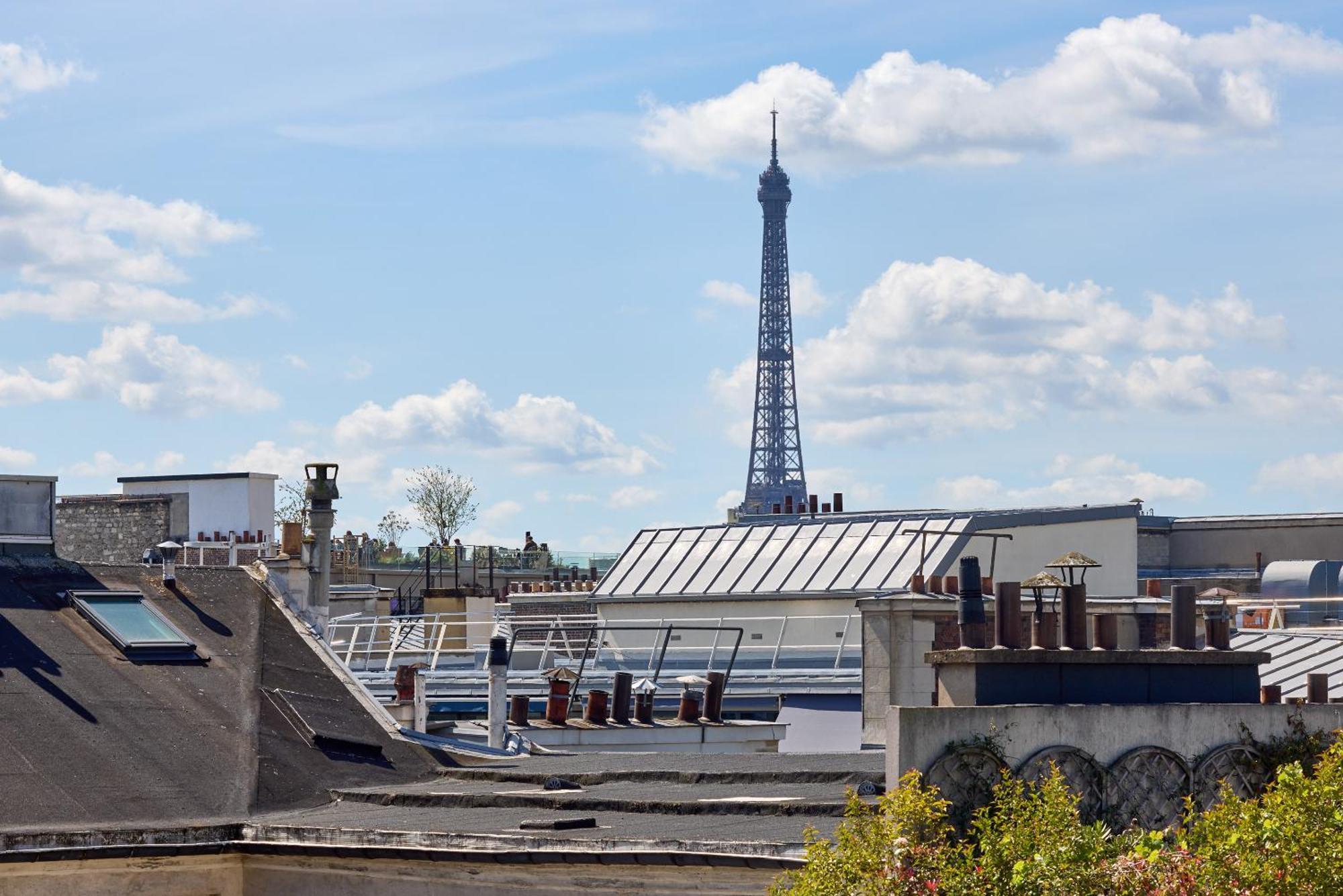 Room Eiffel Tower View