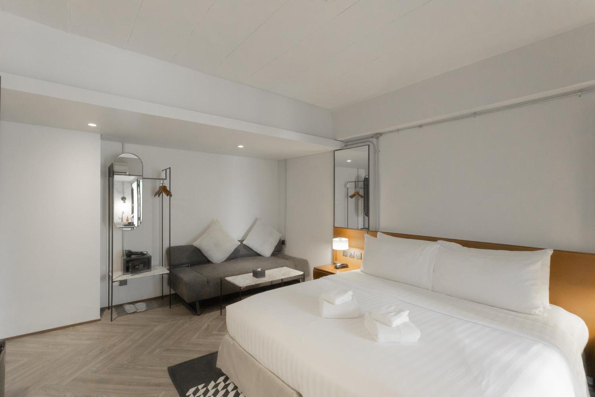 Deluxe King Room