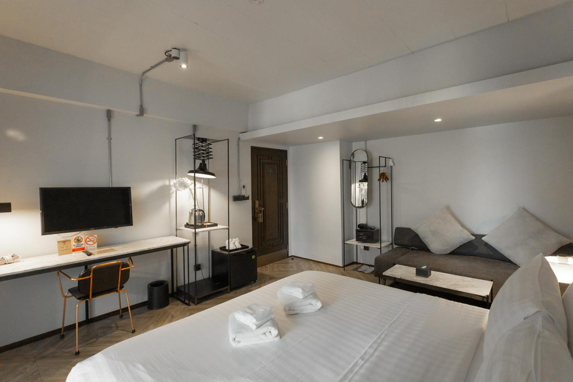 Deluxe King Room