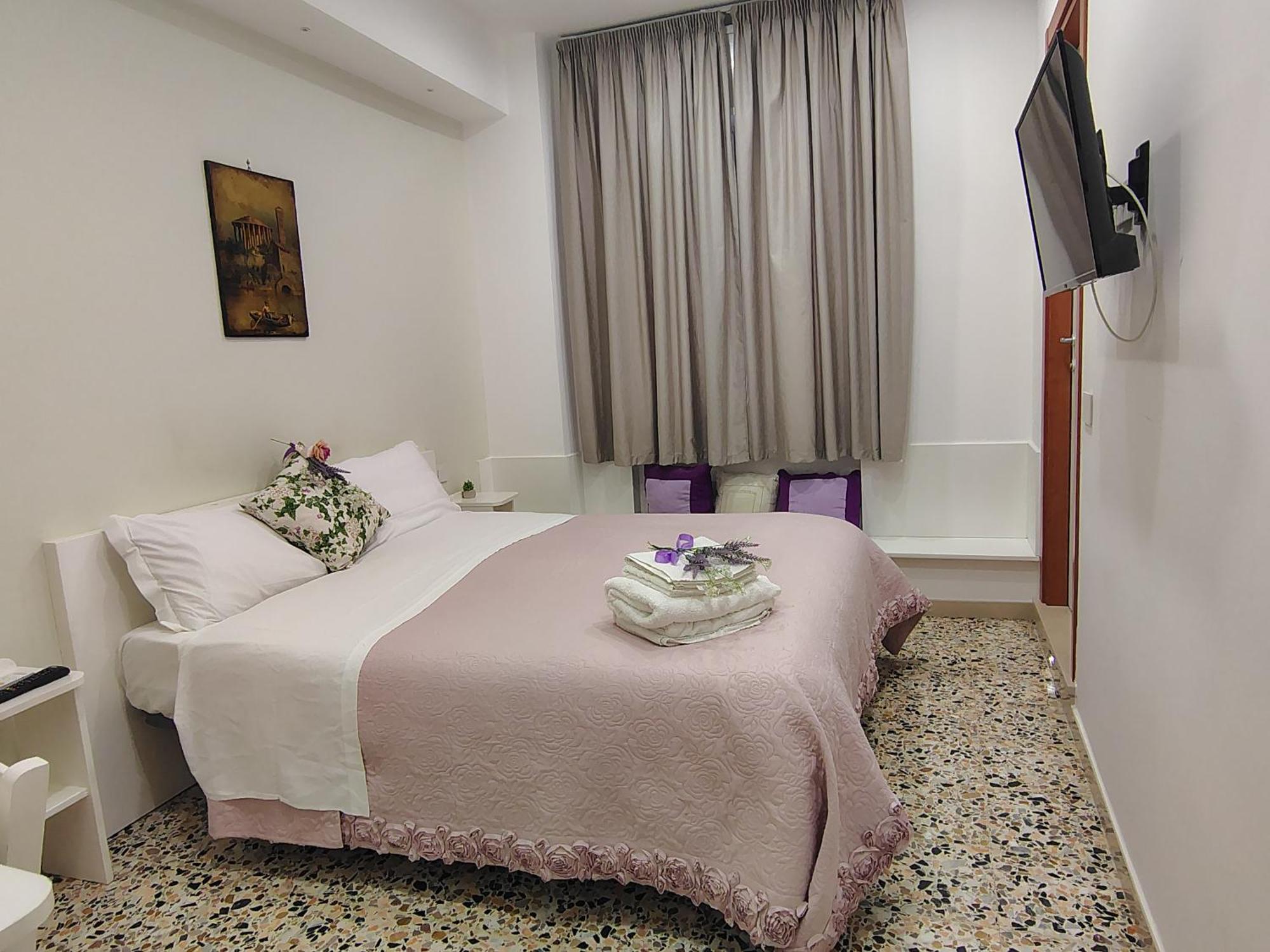 Double Room Private Bathroom