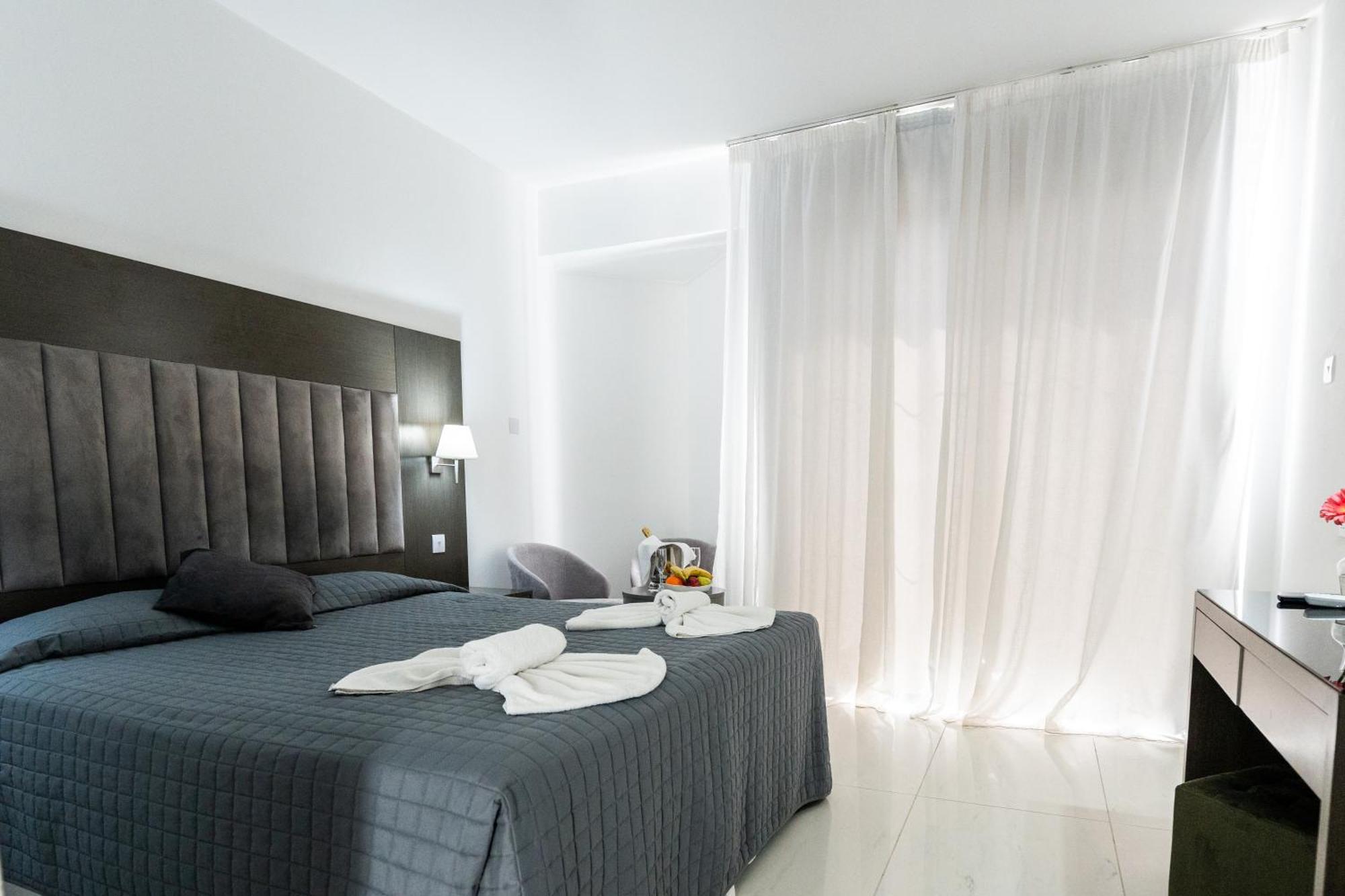 Double or Twin Room Inland View