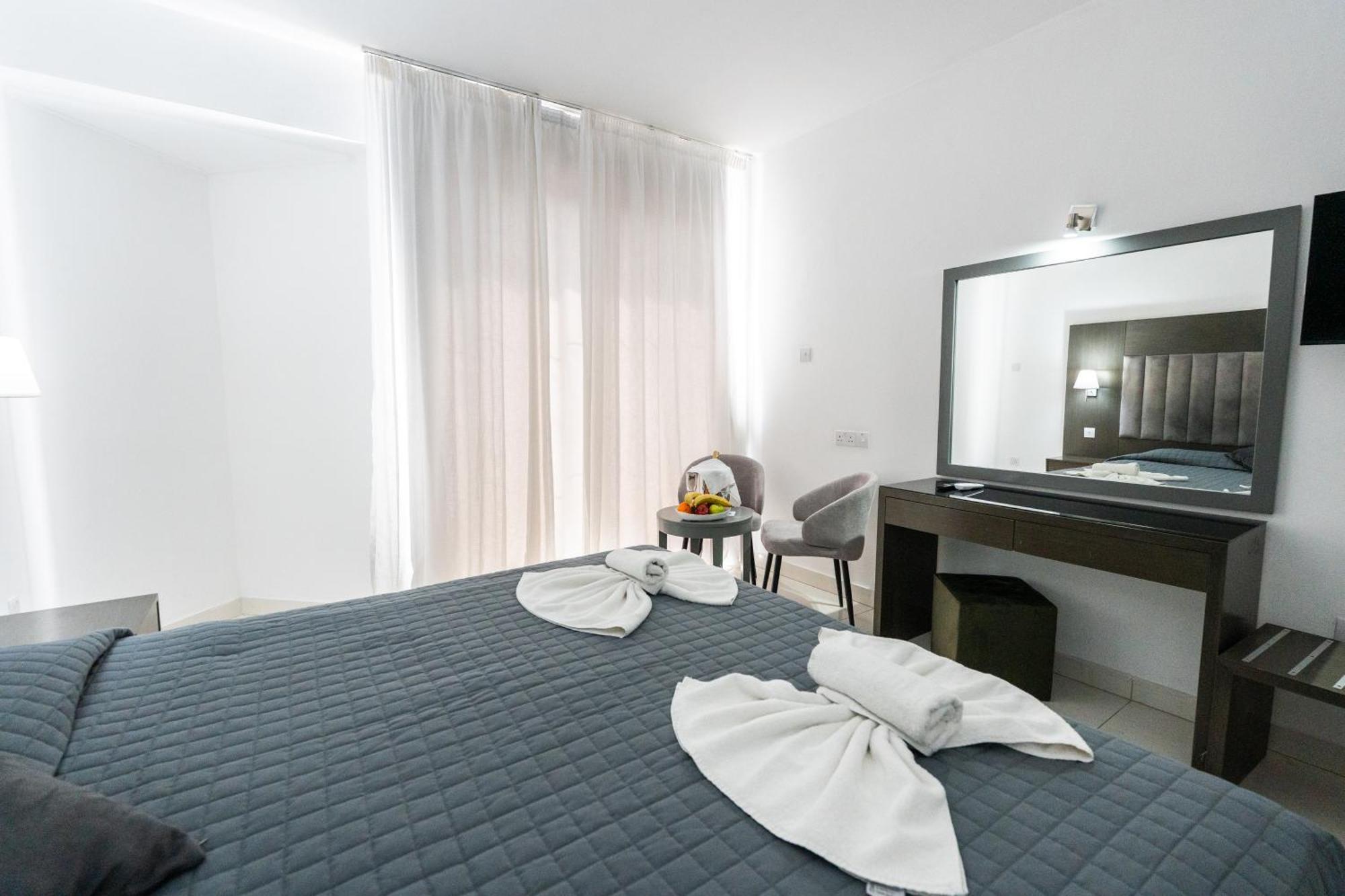 Double or Twin Room Inland View