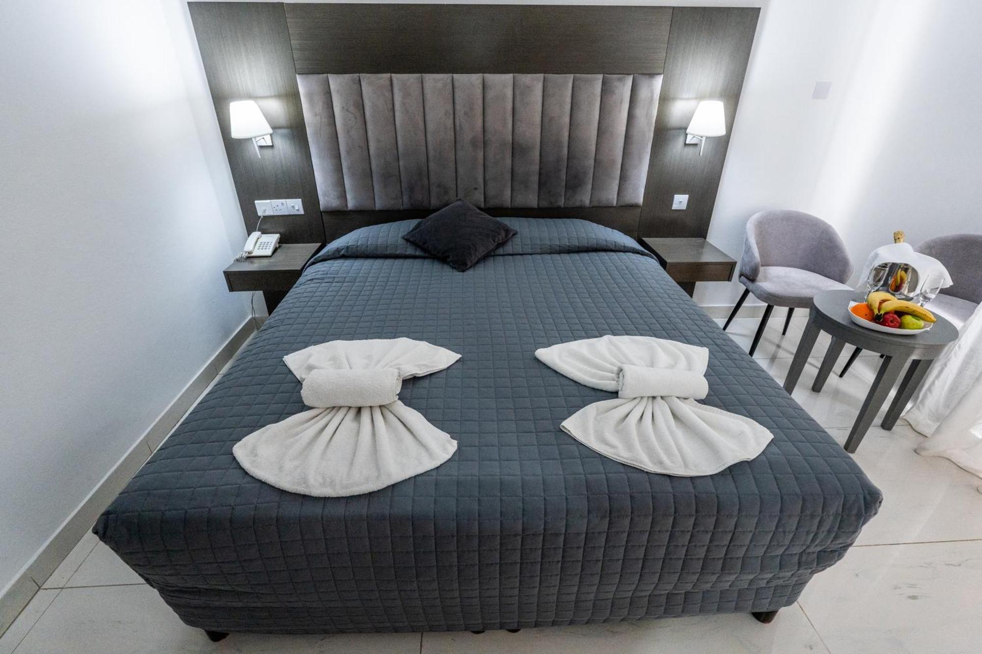 Double or Twin Room Inland View