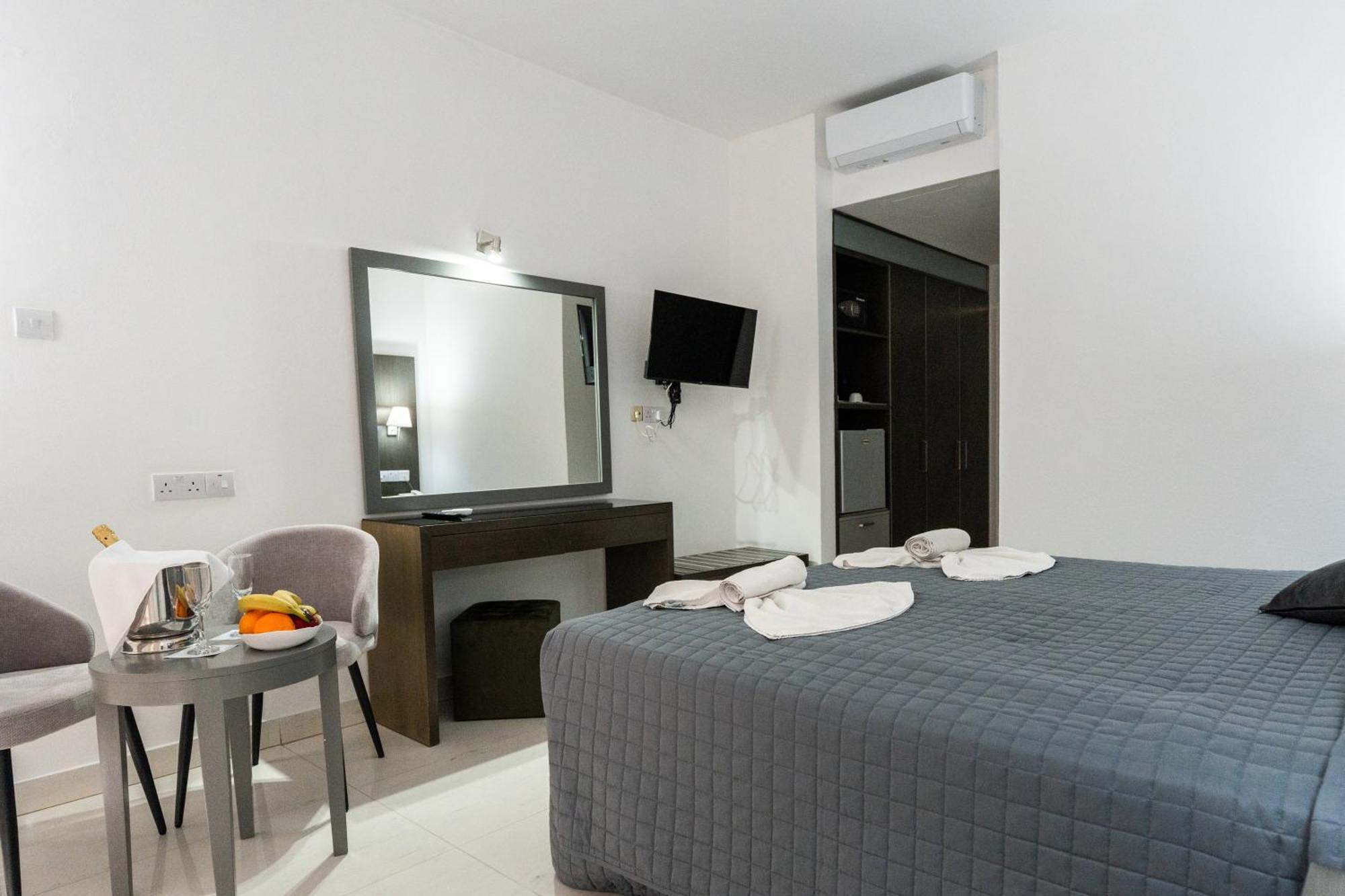 Double or Twin Room Inland View