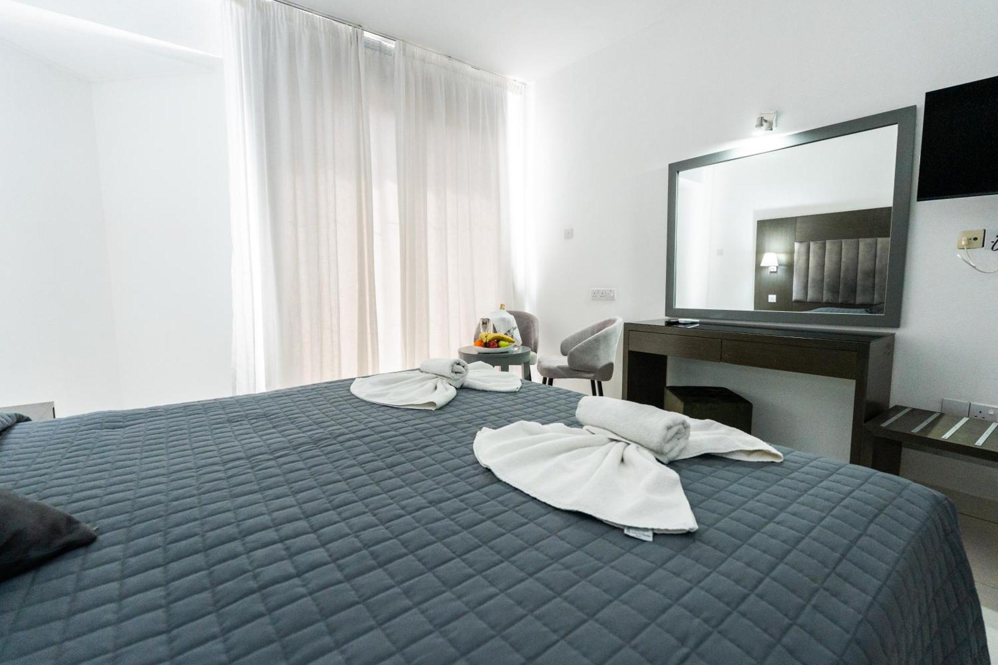 Double or Twin Room Inland View