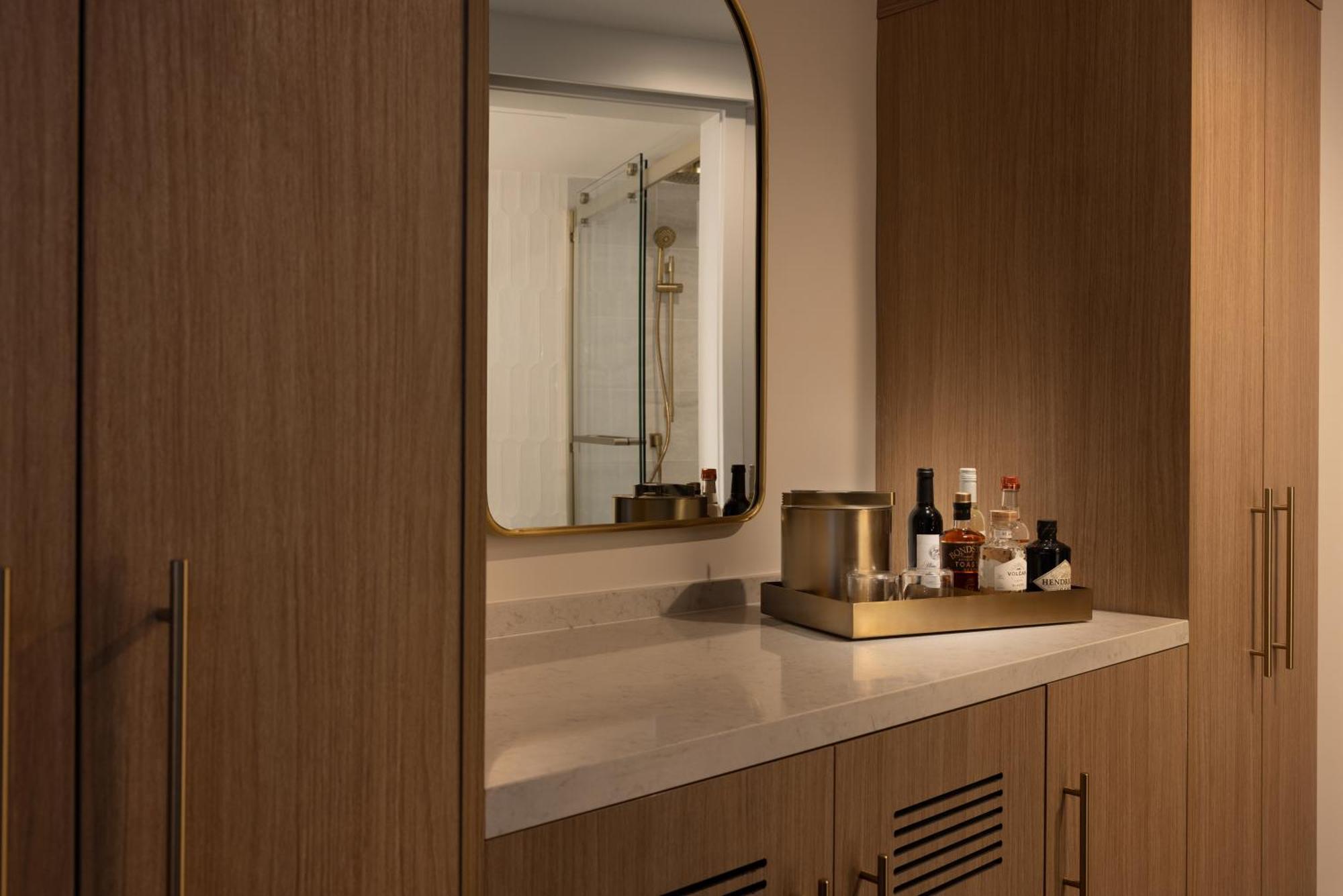 Junior Suite mit Stadtblick und Kingsize-Bett – frisch renoviert