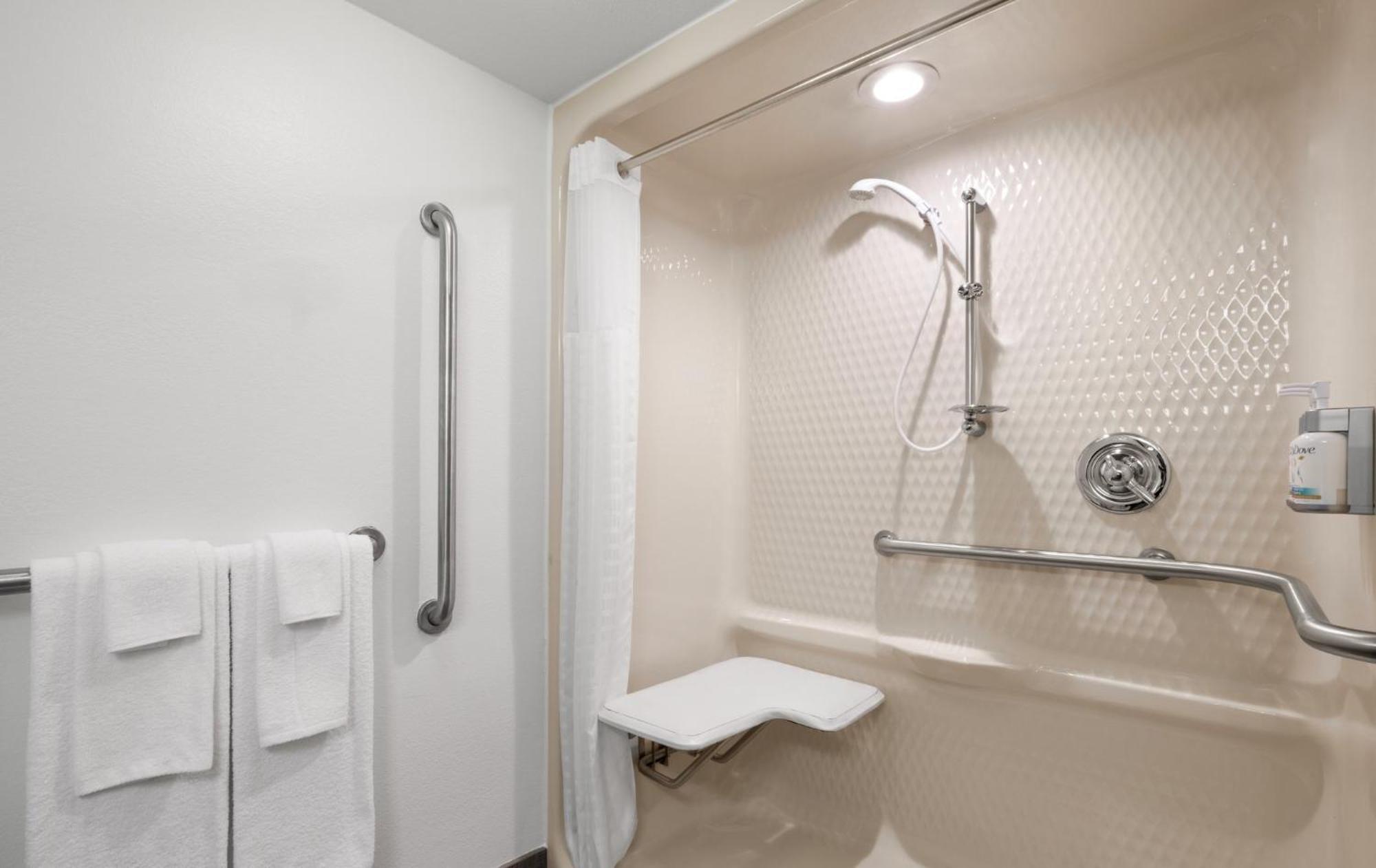 Standard King Room Shower Communications or Mobility Accessible,1769839276:JPEG