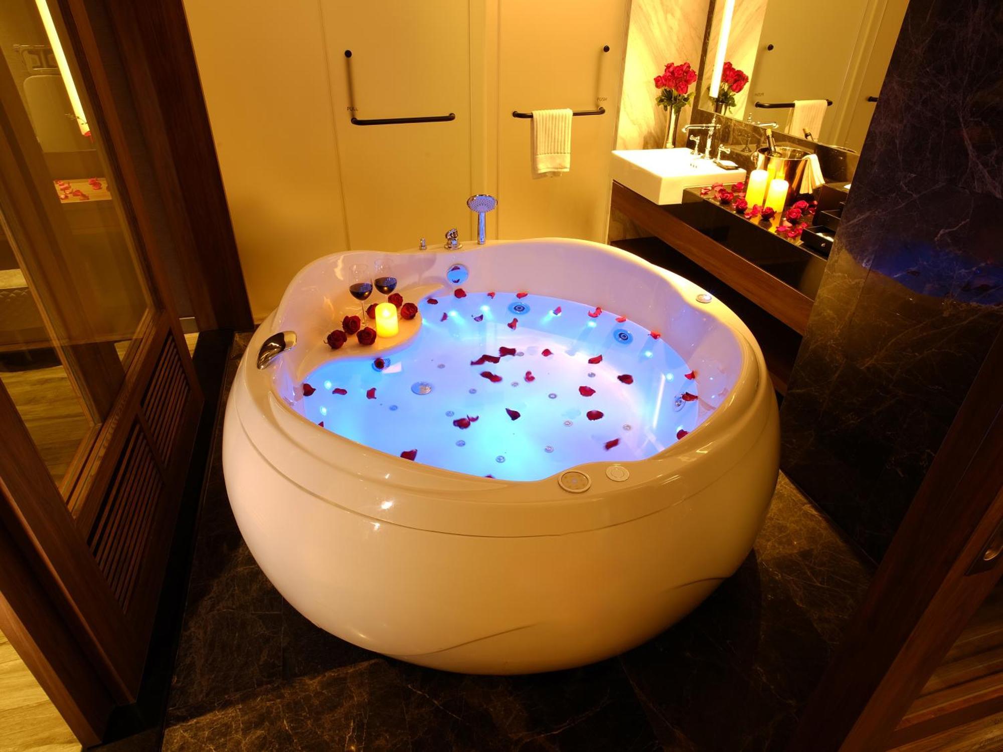 Deluxe King Suite
