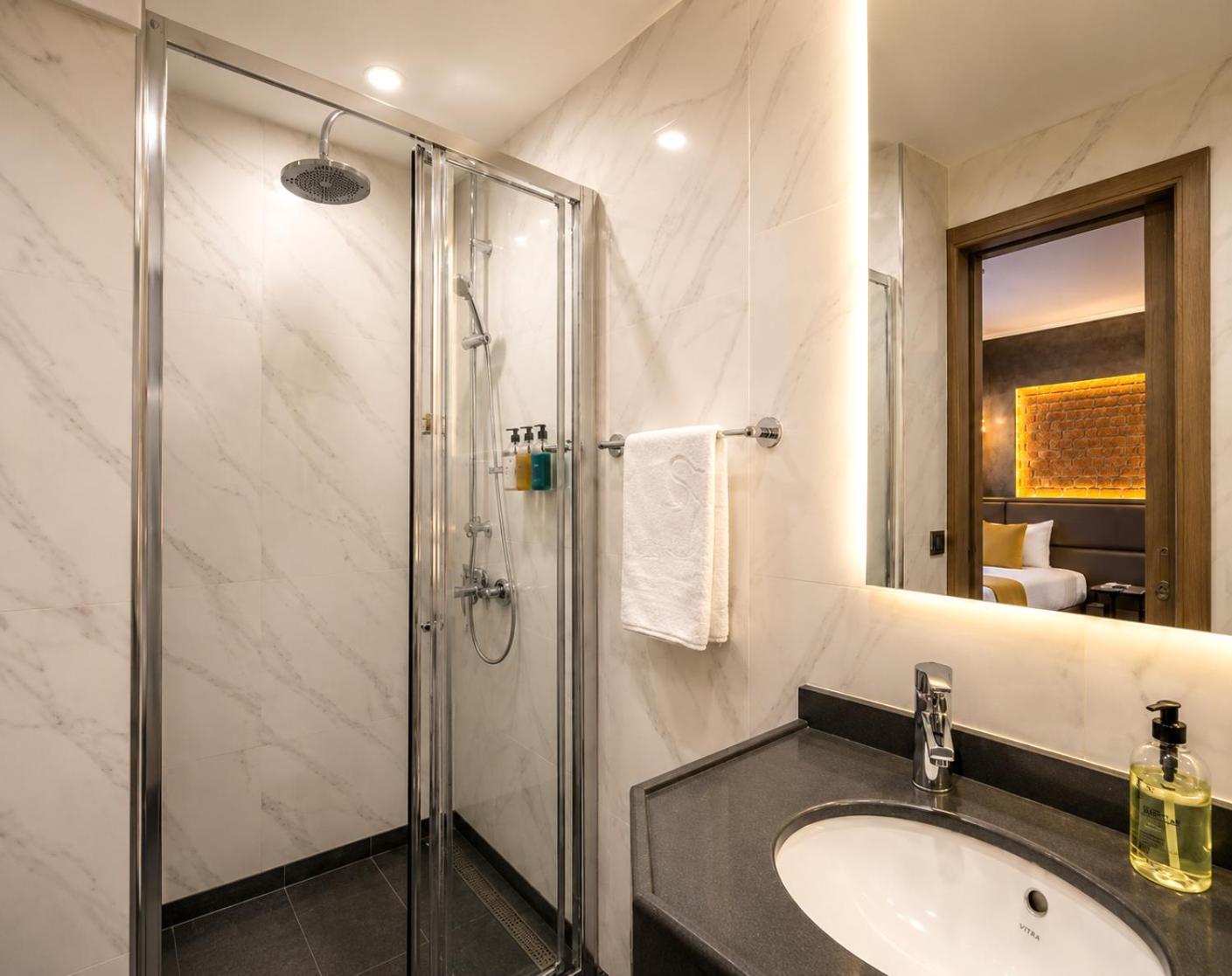 Annex Junior Family Suite 2 Rooms 1 Bathroom