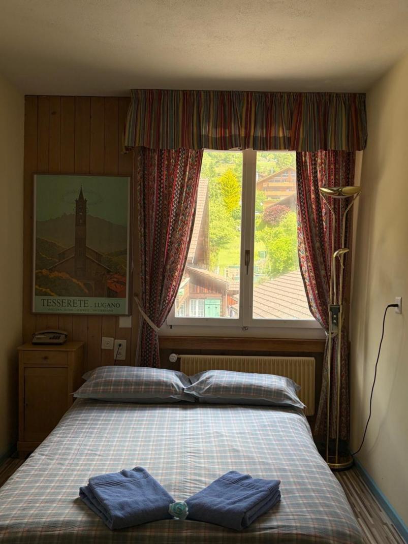 Budget Doppelzimmer mit Bergblick und Gemeinschaftsbad