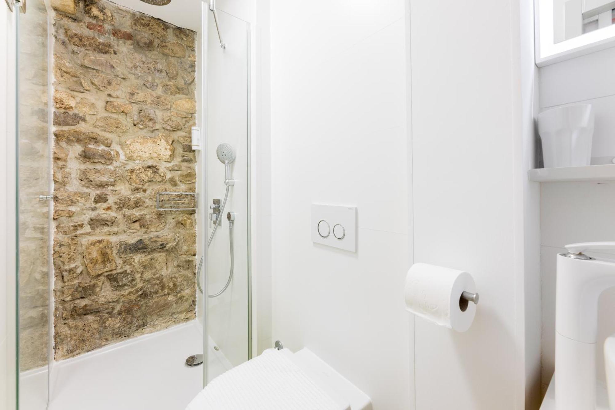 Chambre Double - Vue sur Rue