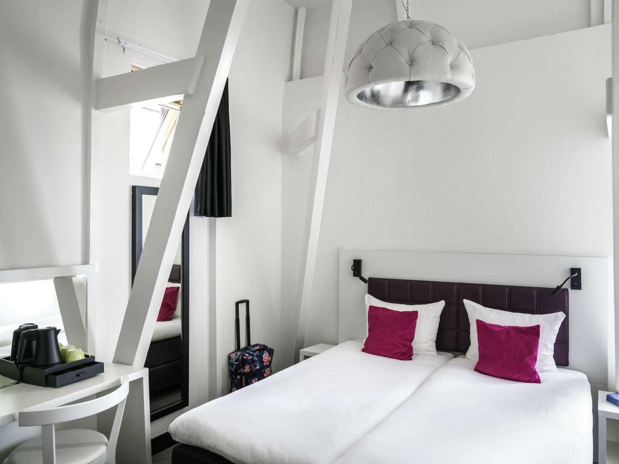 Attic Room Twin Beds Limited Lift Access