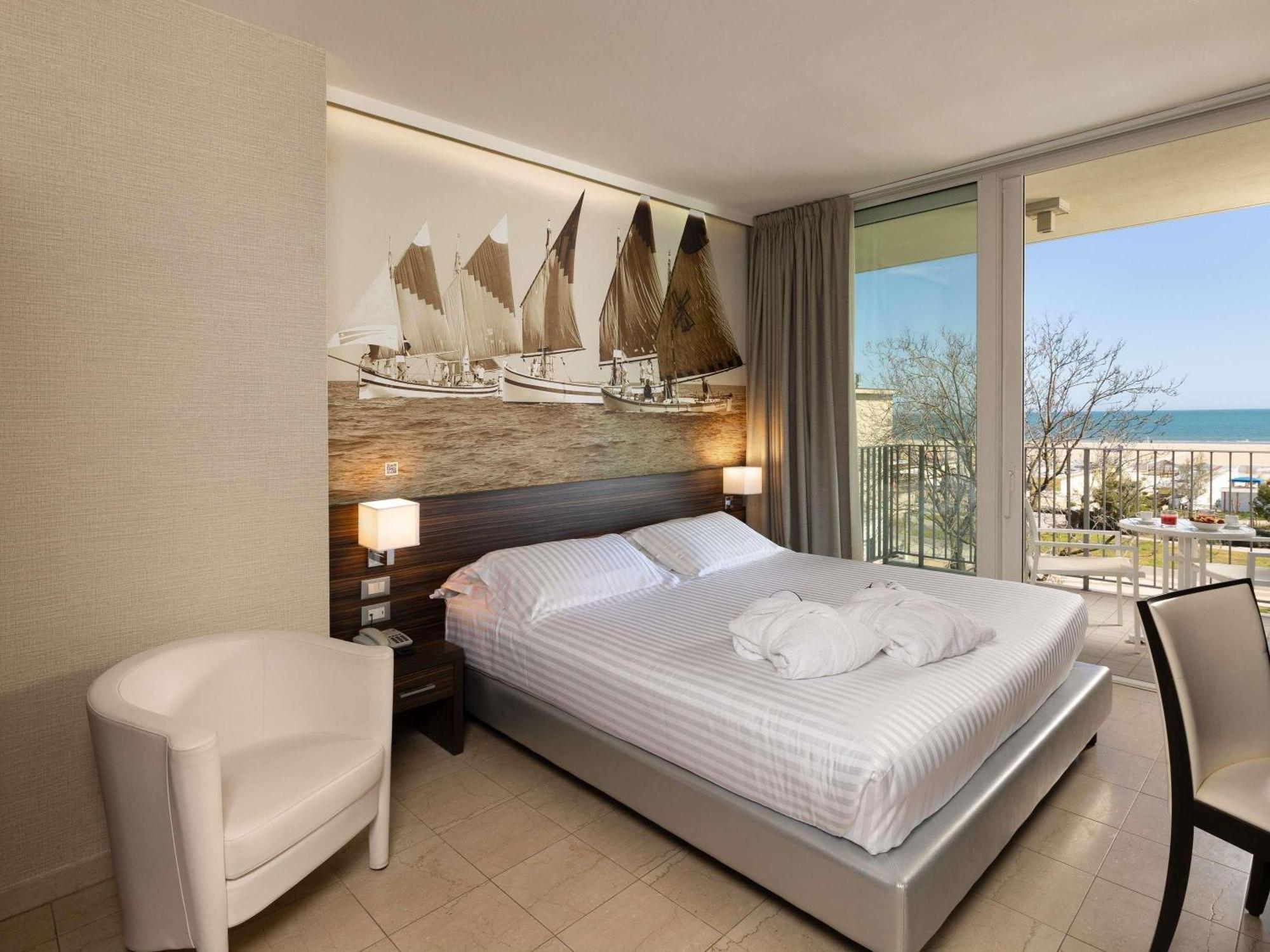 Privilège Double Room beautiful terrace view of the Parco del Mare