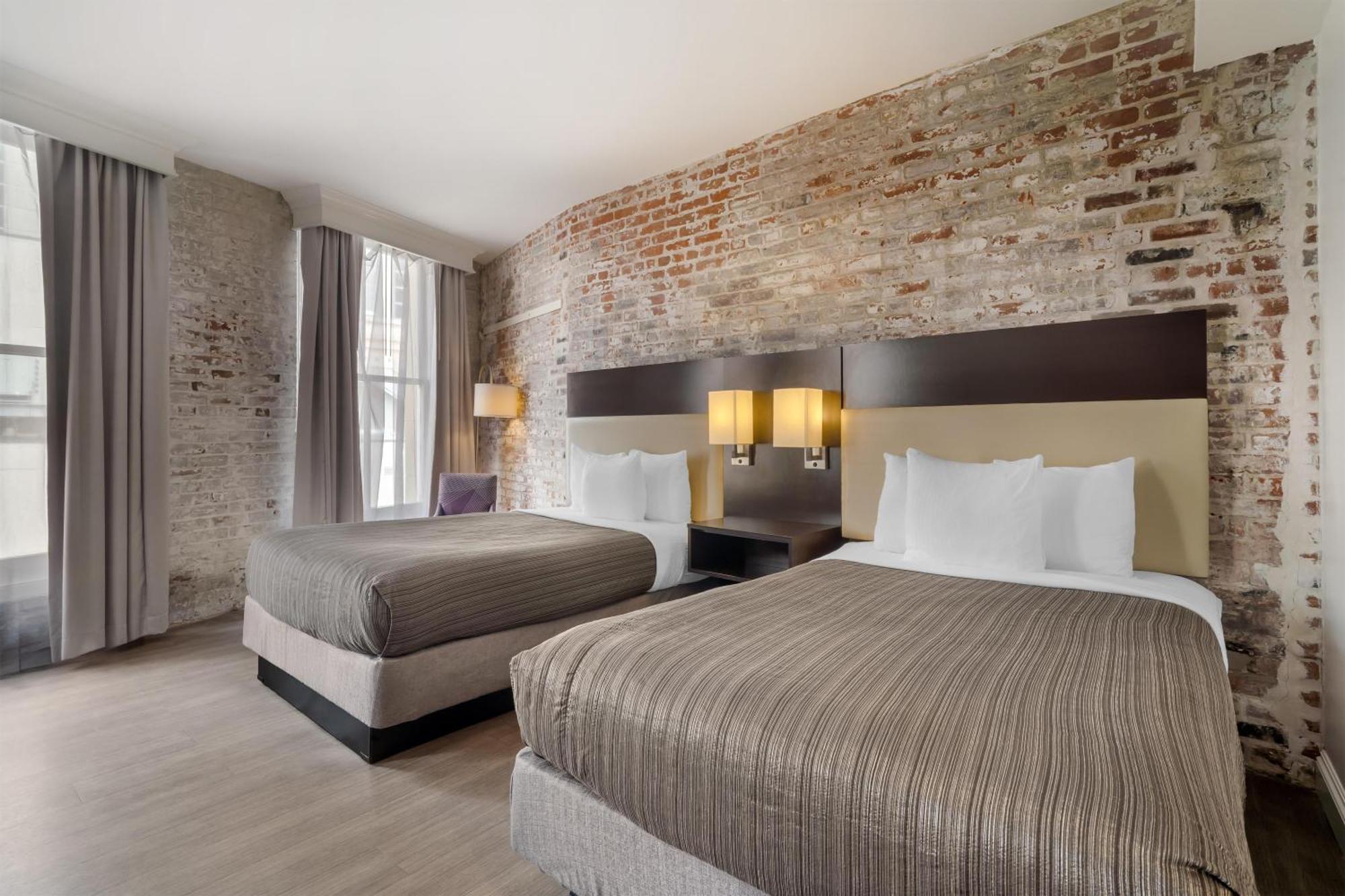 Double Room Two Double Beds Spa Bath No Window or Non-Smoking