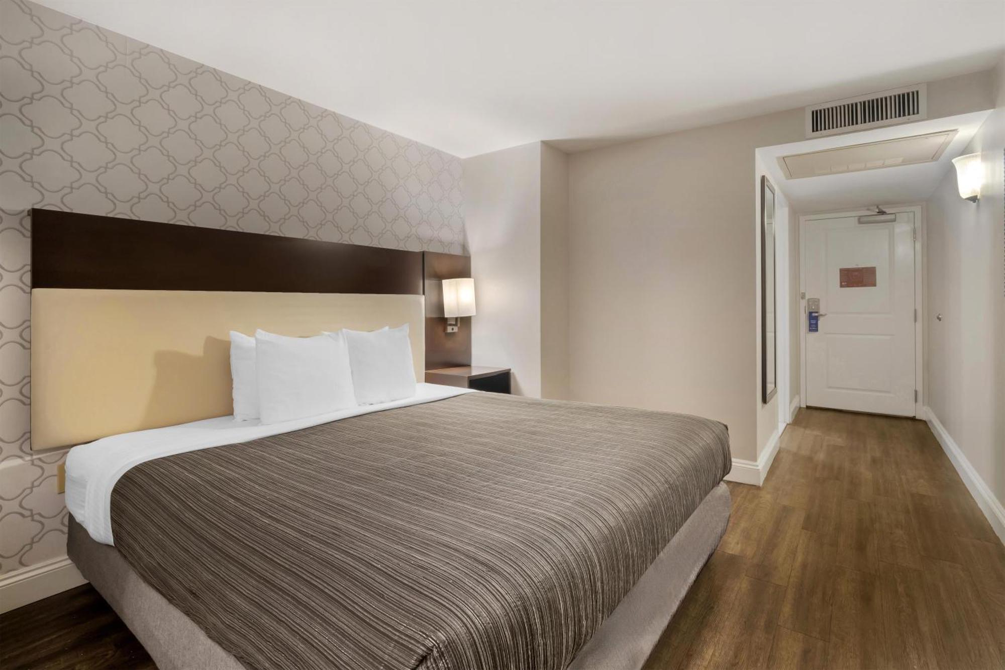 Queen Room